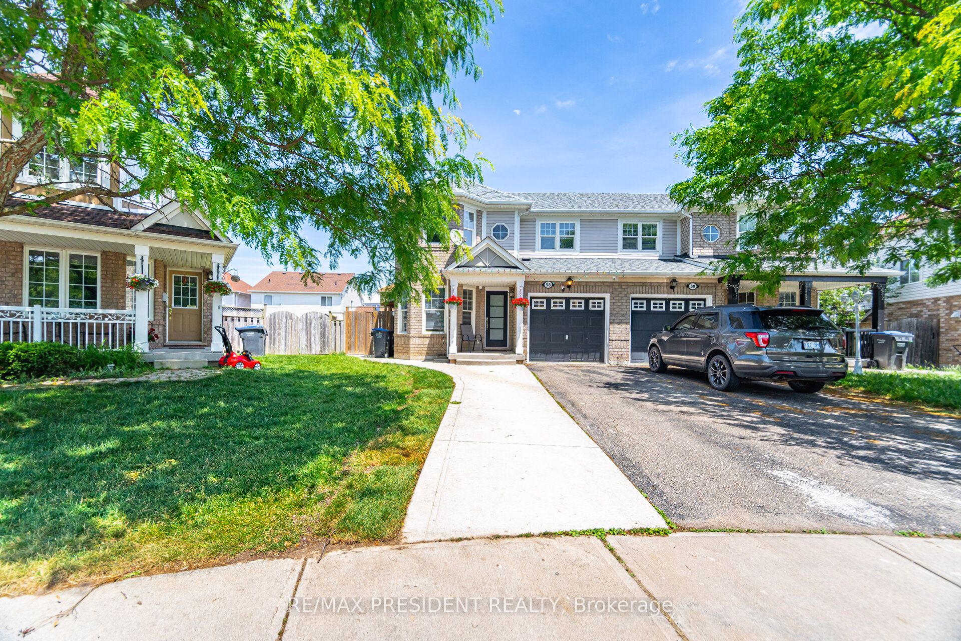 58 Frontenac Crescent Property Photo 4