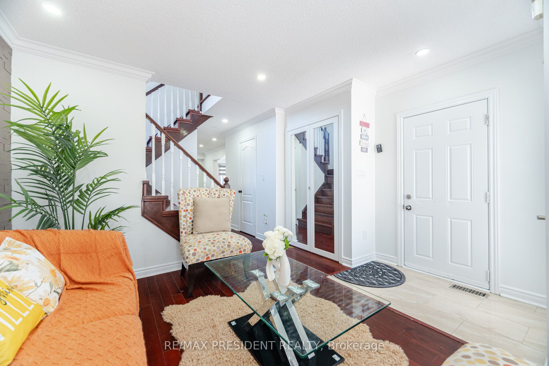 58 Frontenac Crescent Property Photo 9