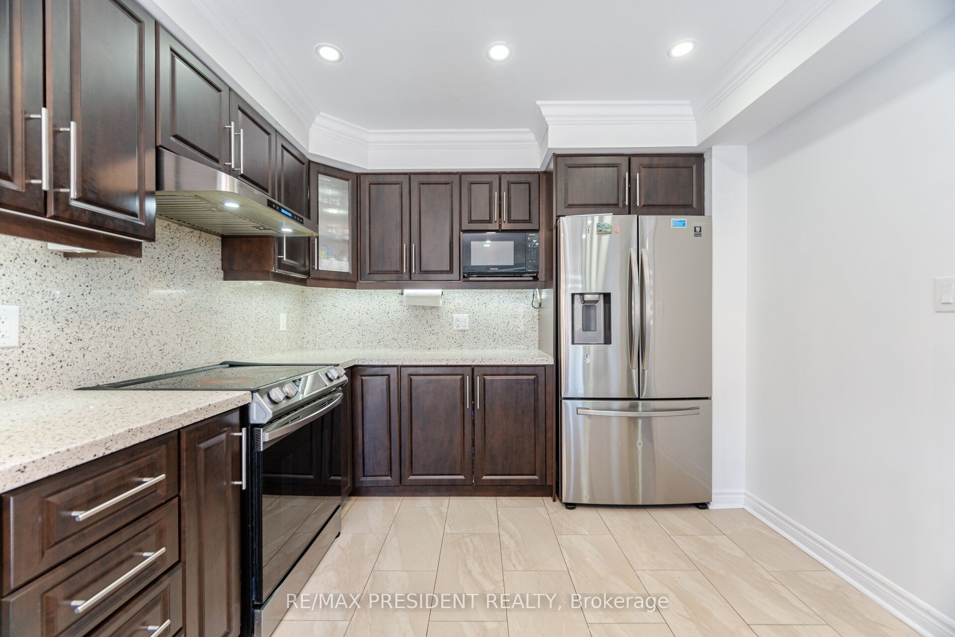 58 Frontenac Crescent Property Photo 15