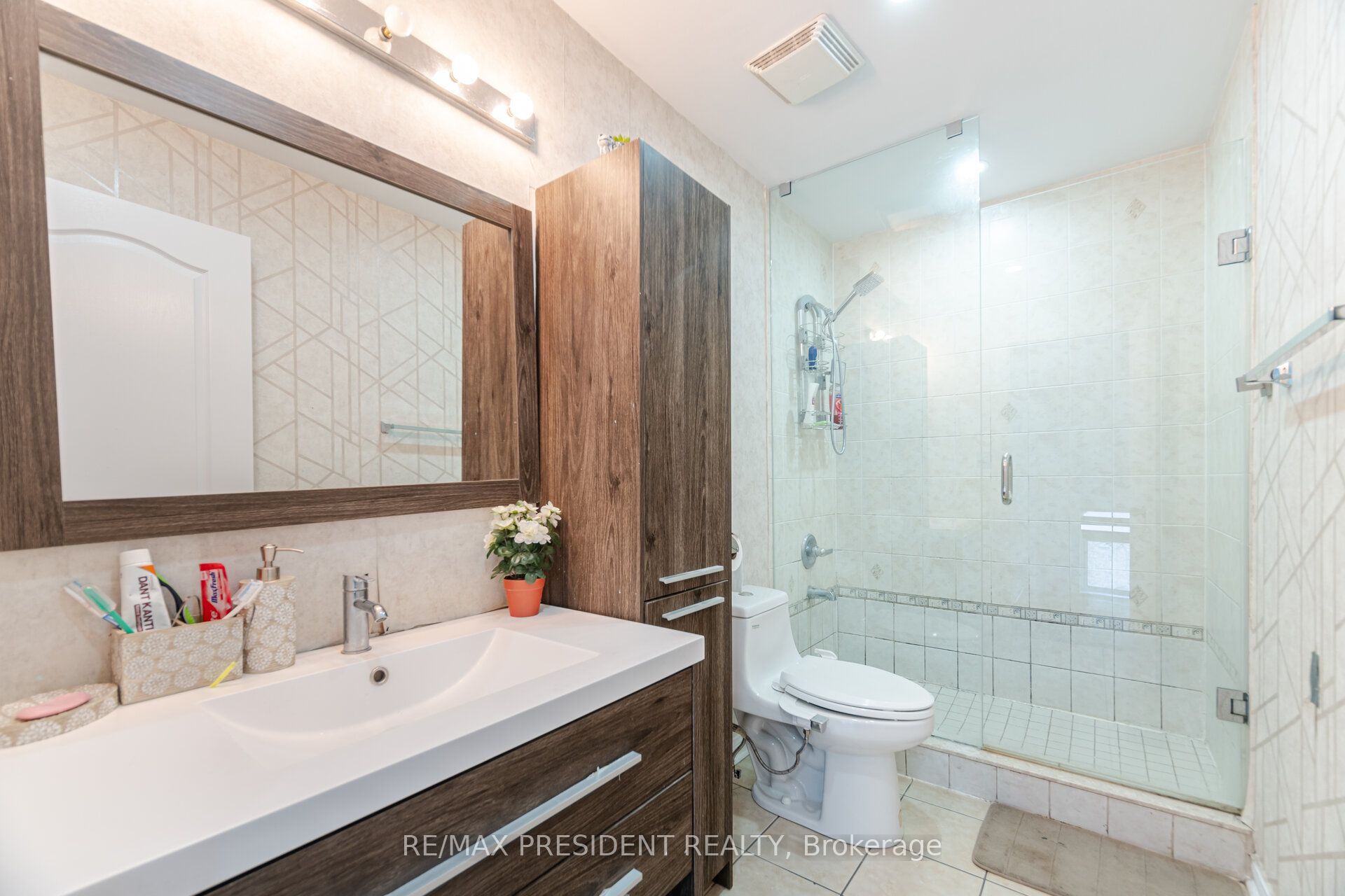58 Frontenac Crescent Property Photo 33