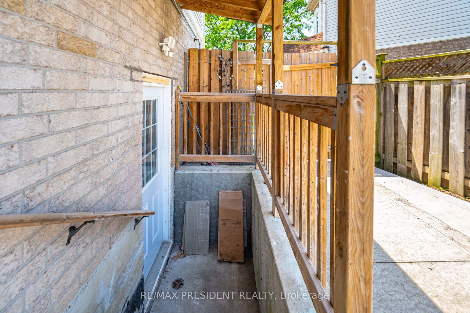58 Frontenac Crescent Property Photo 34