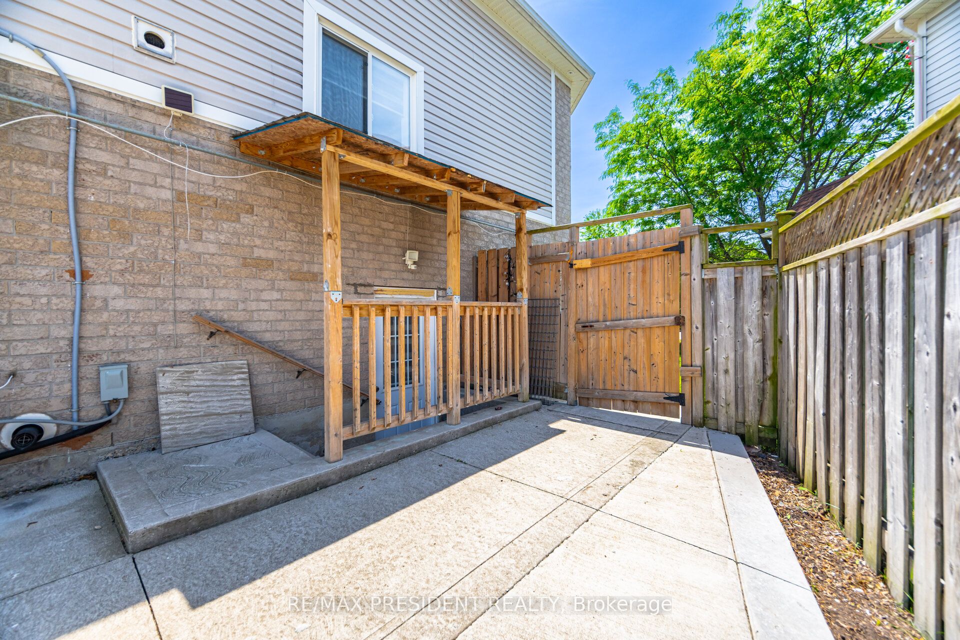 58 Frontenac Crescent Property Photo 41