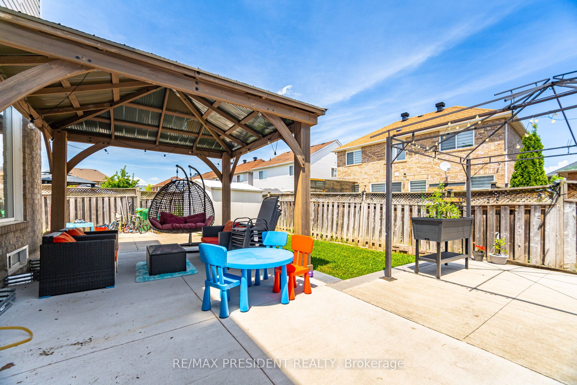 58 Frontenac Crescent Property Photo 44