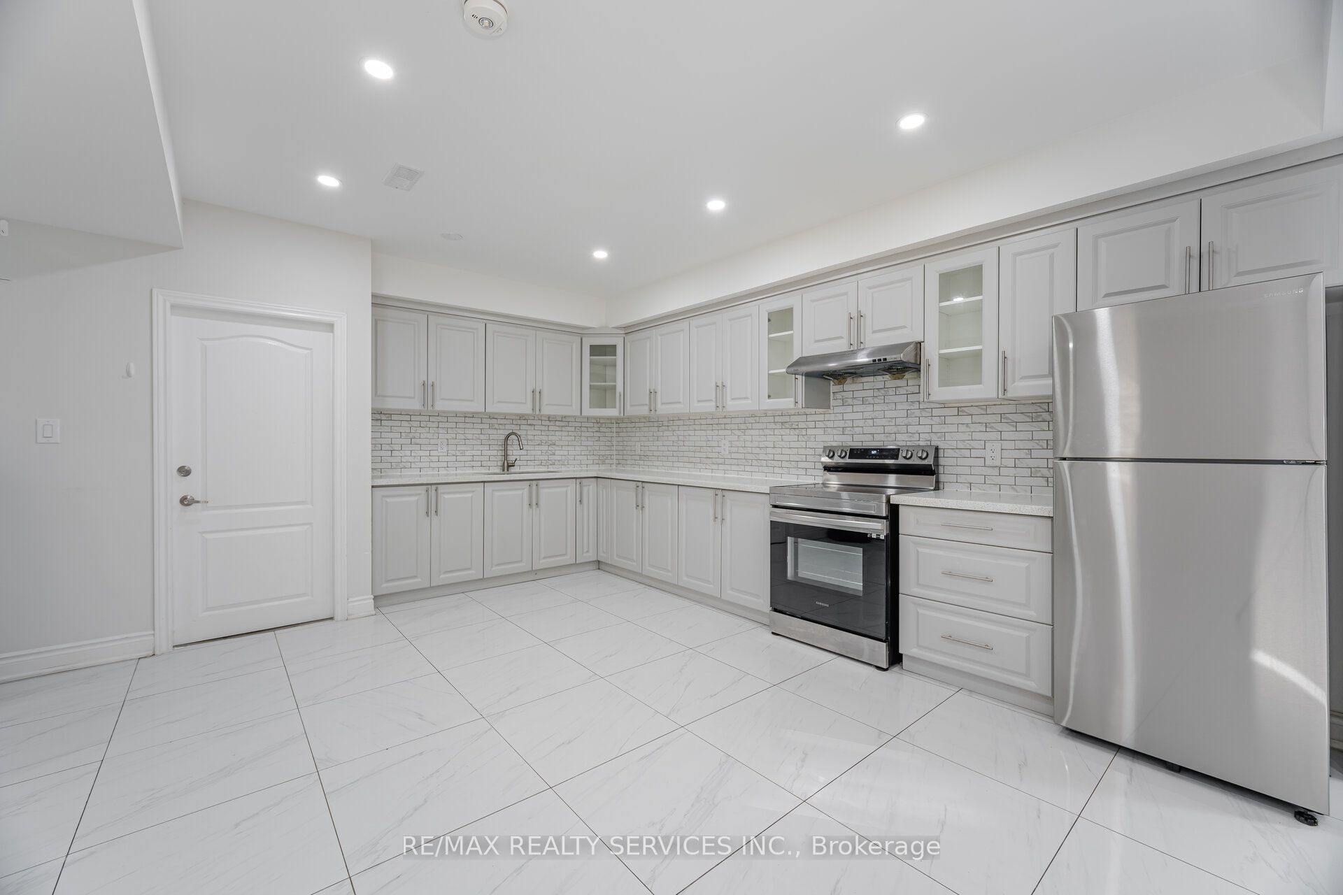 16 Venue Road Property Photo 41