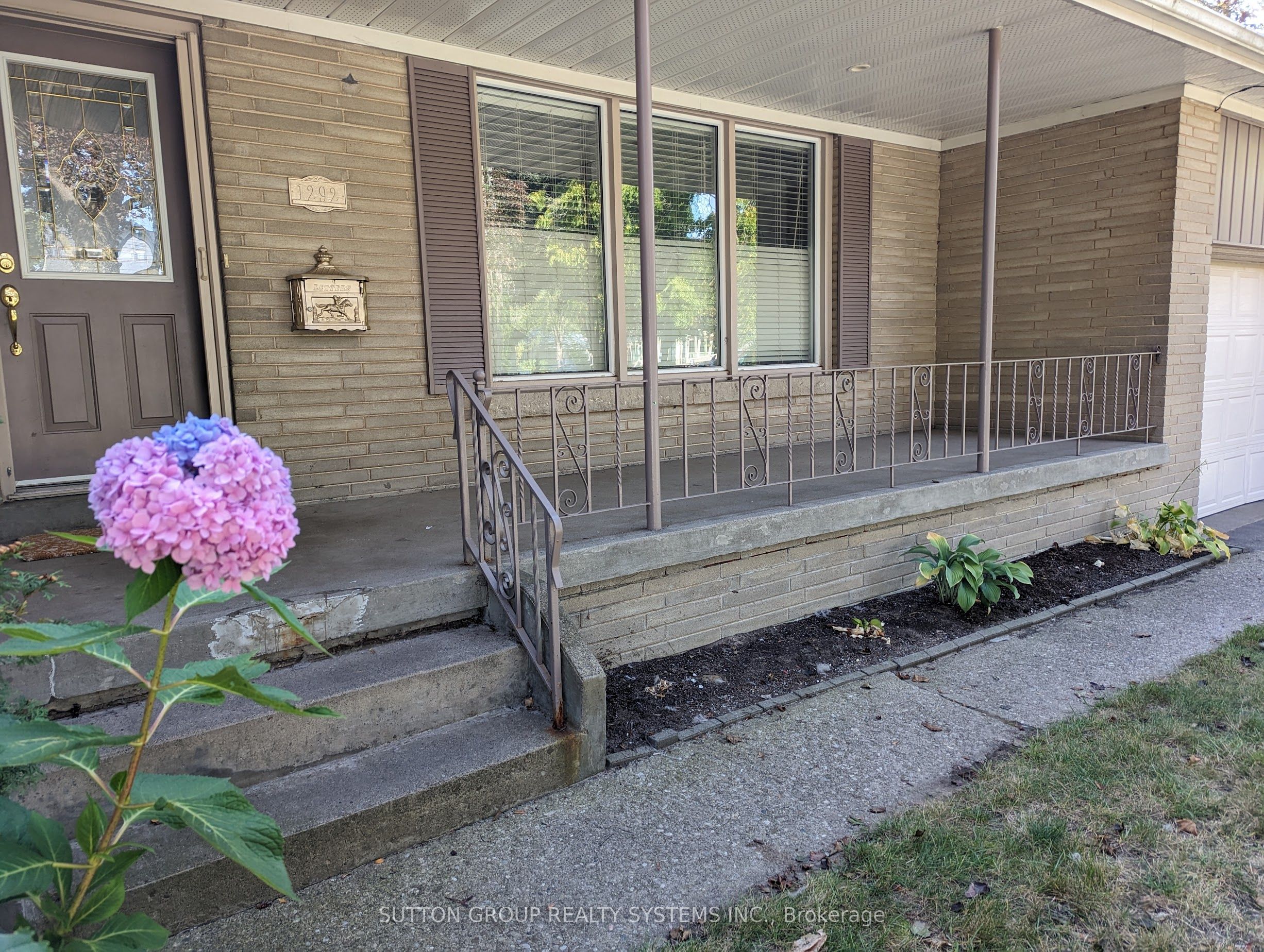 1292 Twin Oaks Dell N/a Property Photo 1