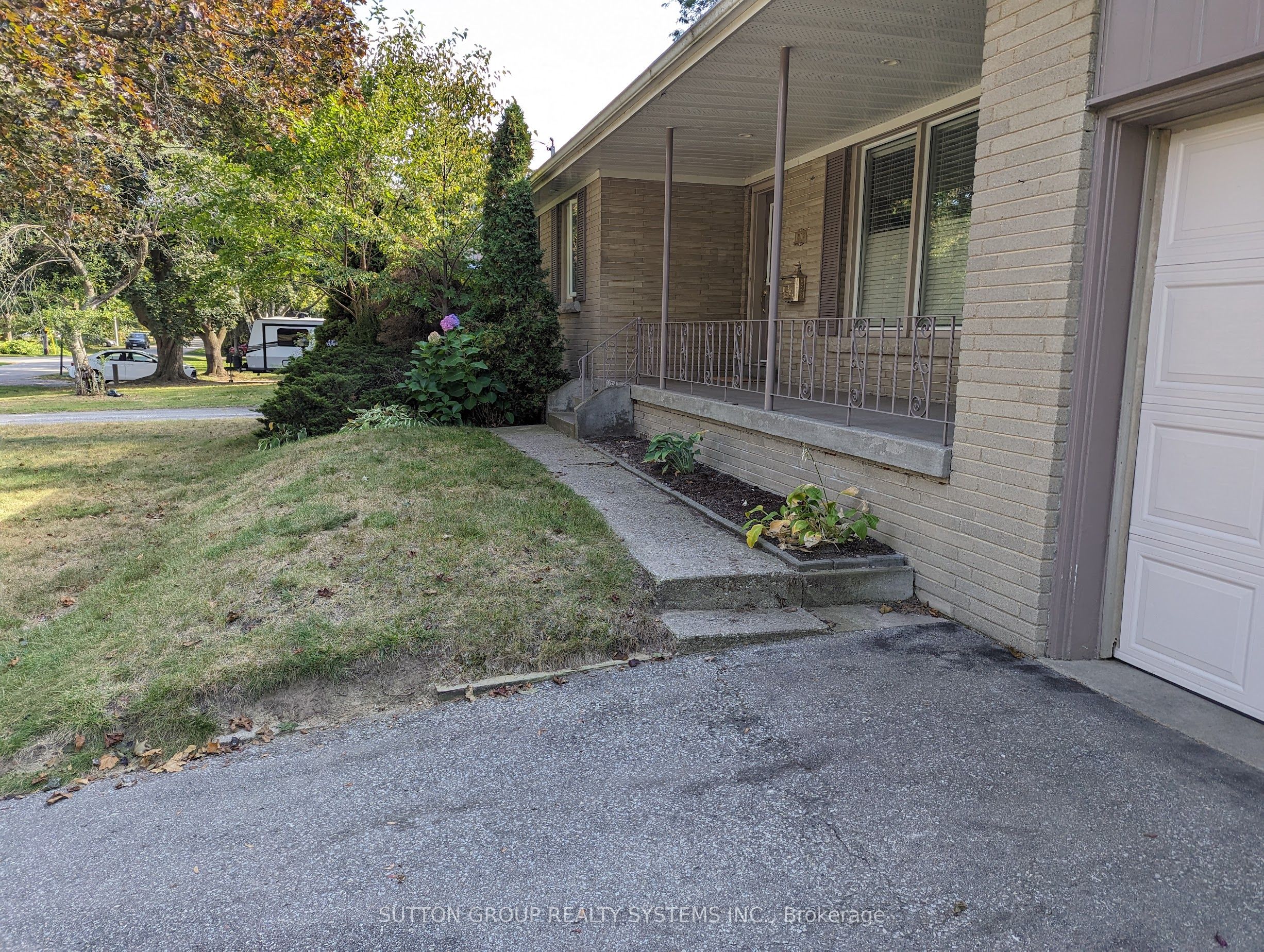 1292 Twin Oaks Dell N/a Property Photo 4