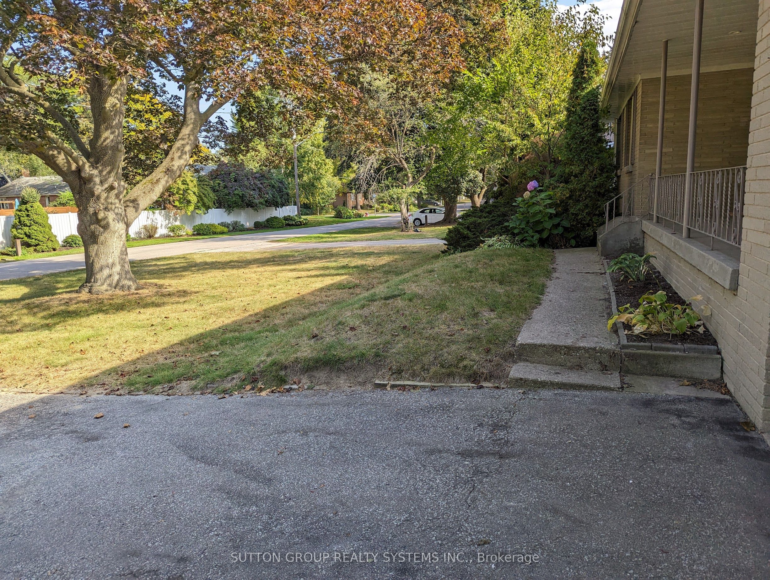 1292 Twin Oaks Dell N/a Property Photo 5