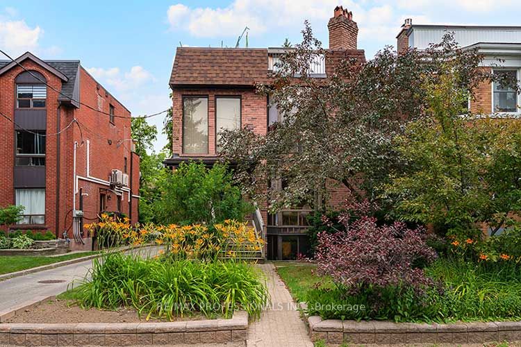 164 Quebec Avenue Property Photo 1