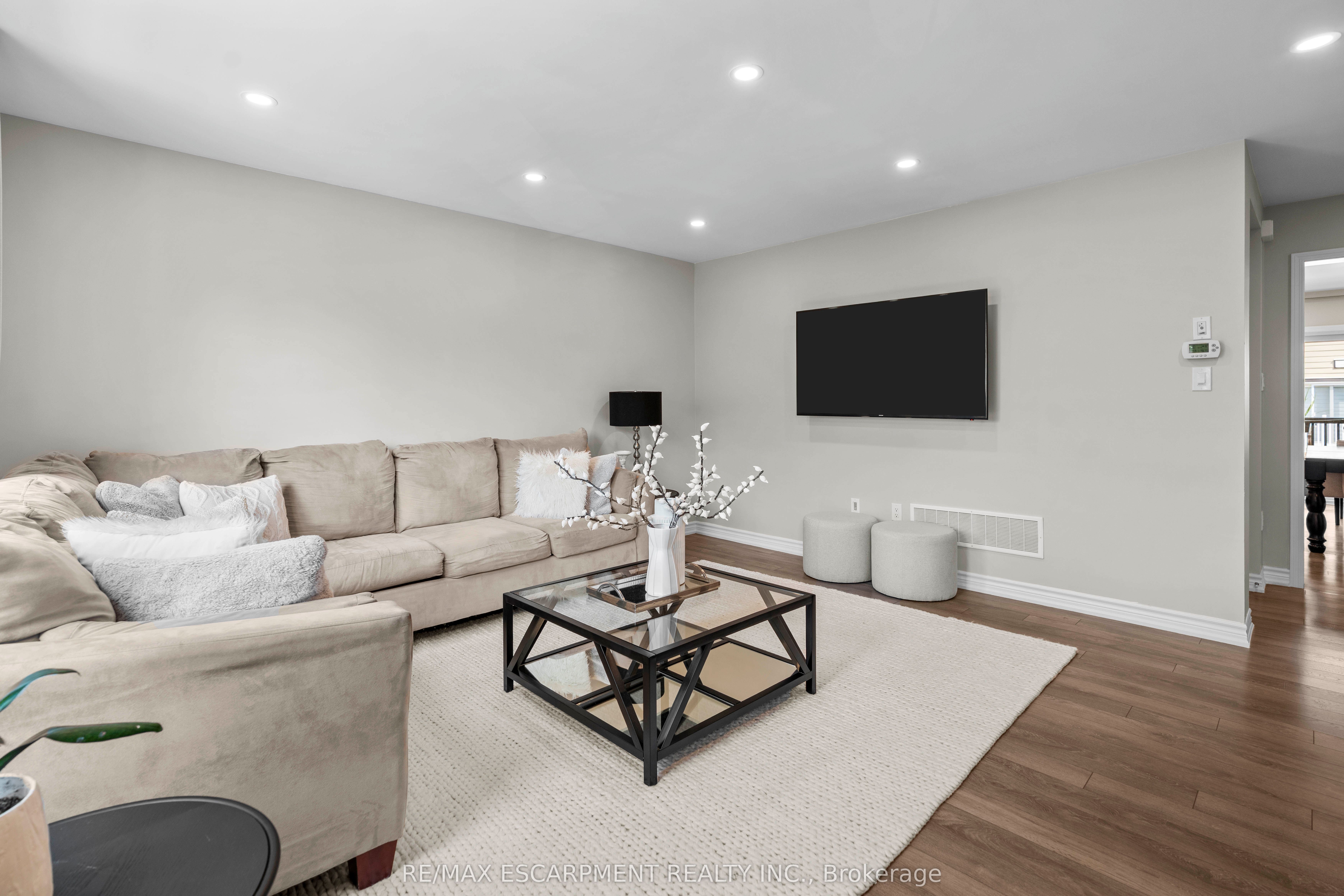 352 Timberland Gate Property Photo 12