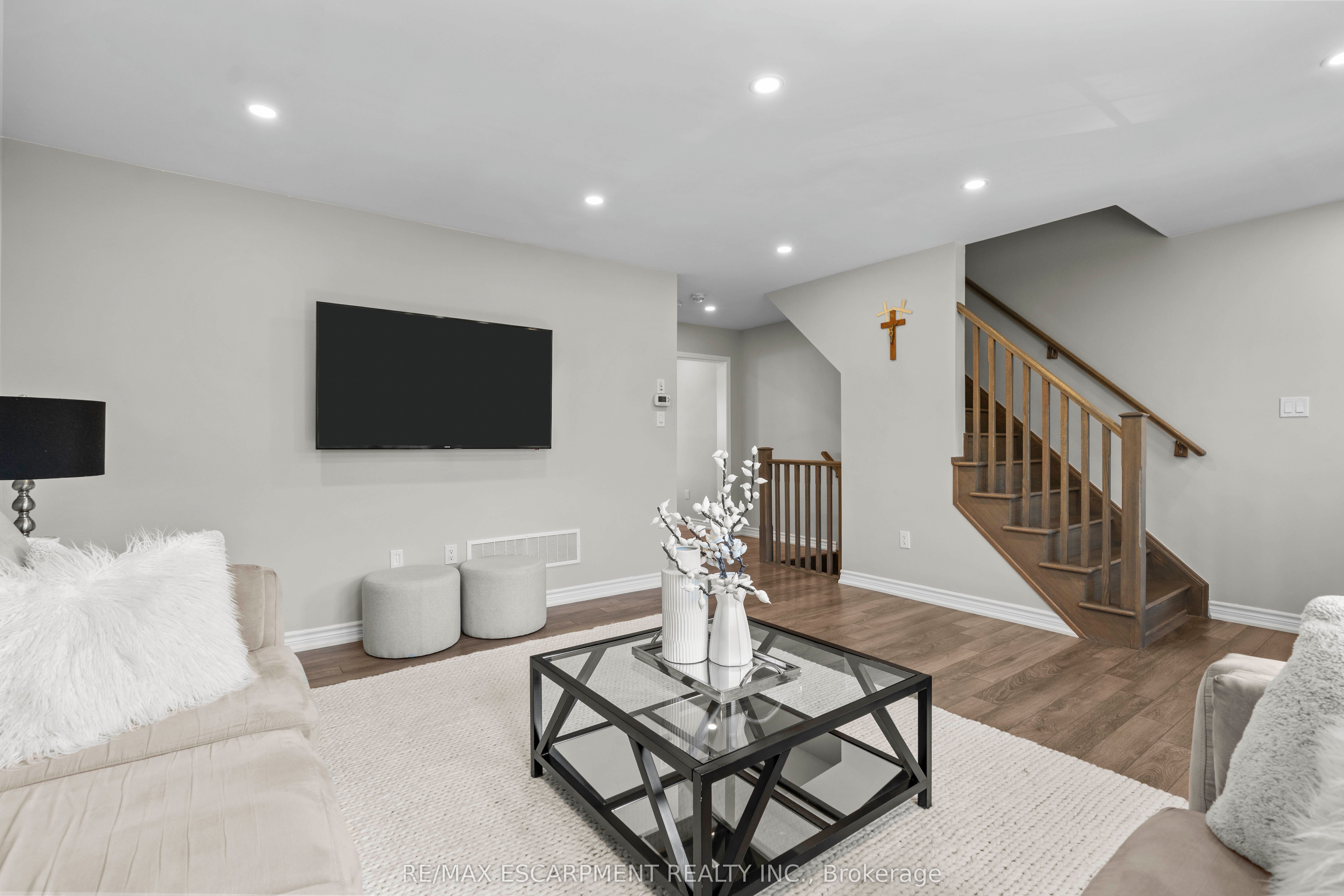 352 Timberland Gate Property Photo 14