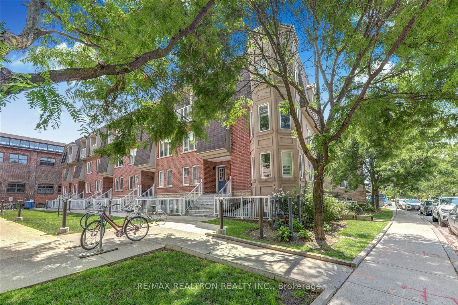 35 Foundry Avenue 34 Property Photo 2