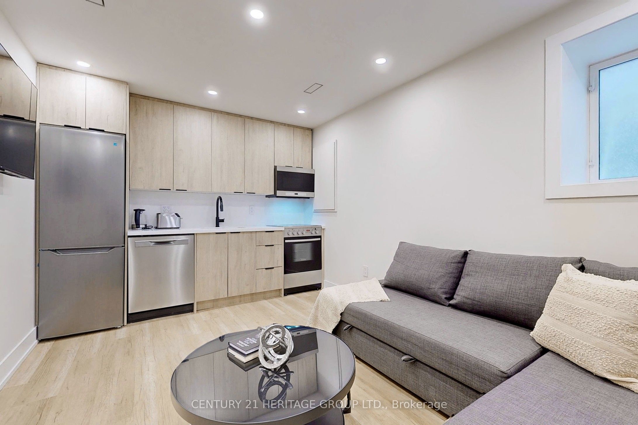 #lower Unit - 30 Struthers Street Property Photo 1