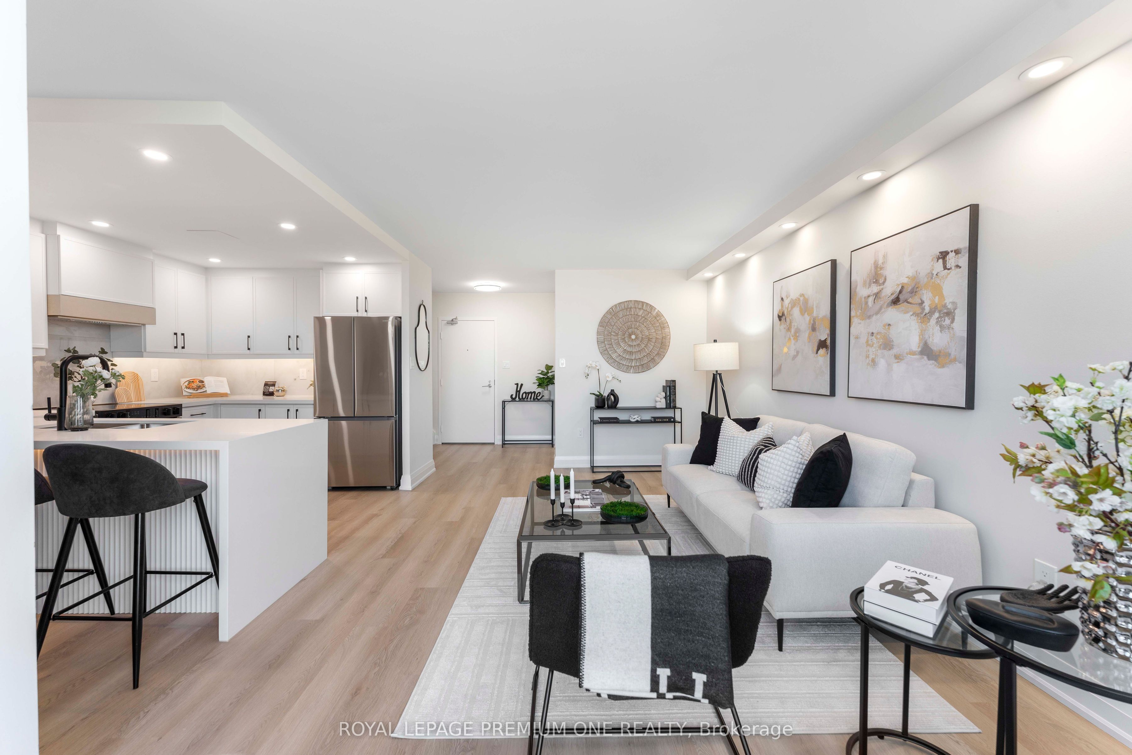 #608 - 60 Southport Street Property Photo 2