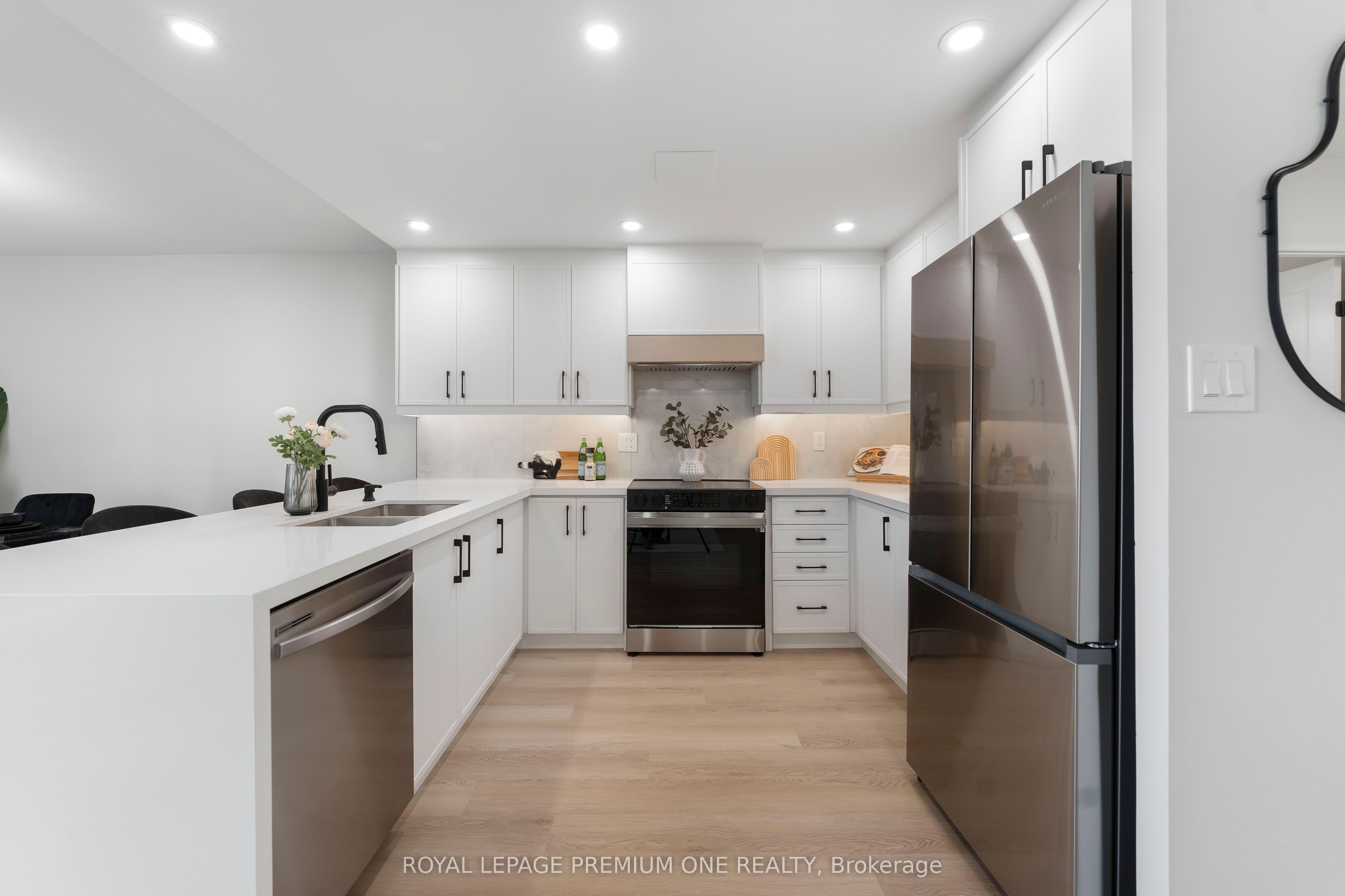 #608 - 60 Southport Street Property Photo 6