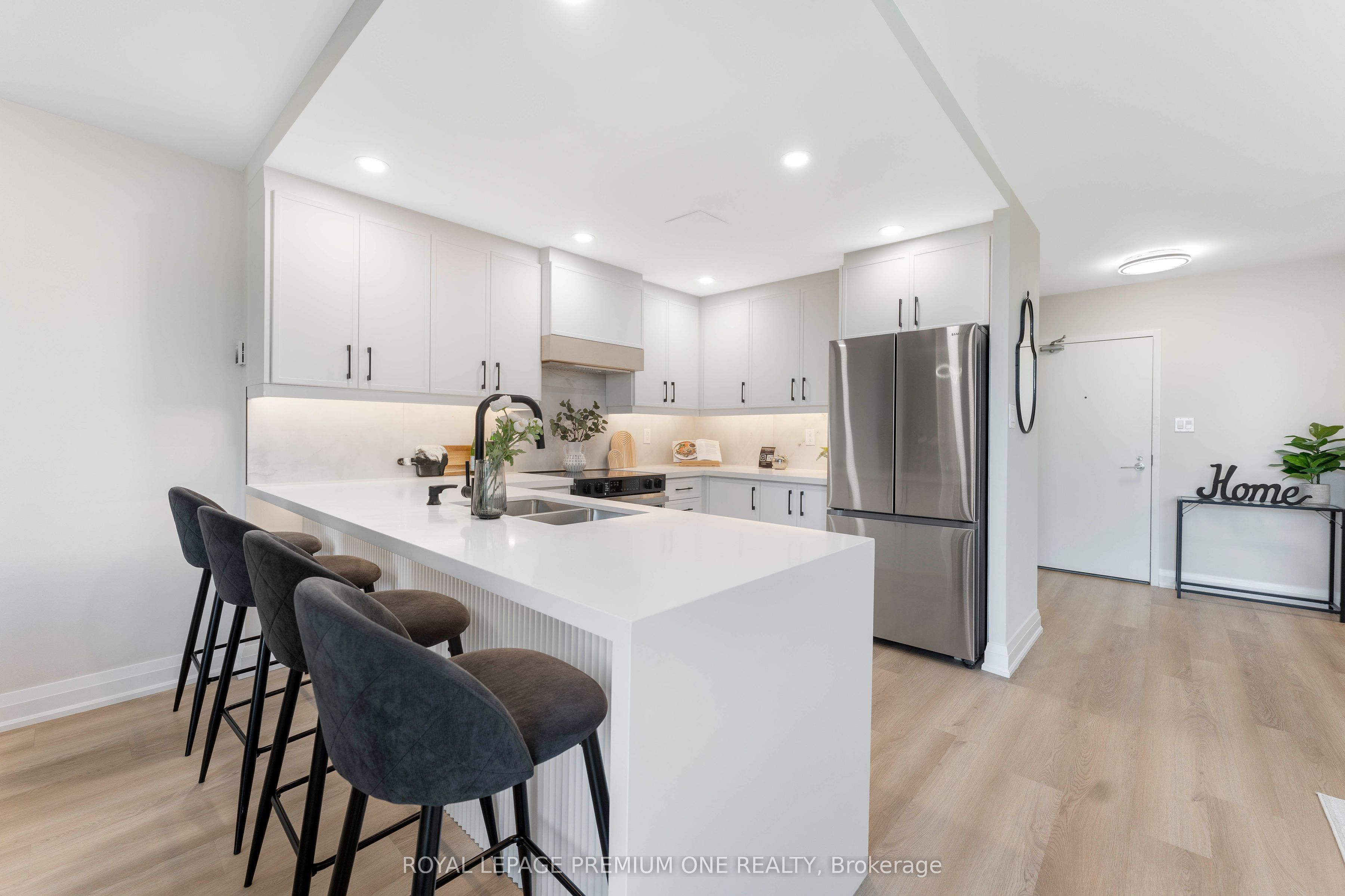 #608 - 60 Southport Street Property Photo 7