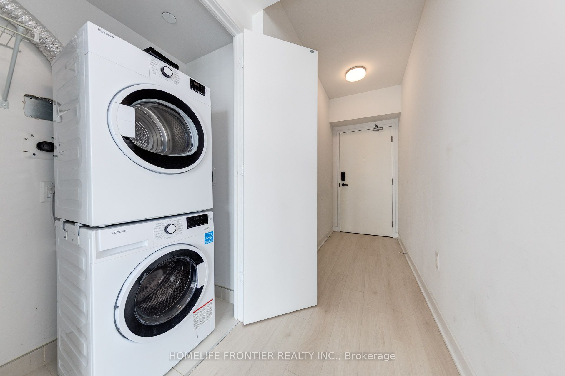 #2807 - 3900 Confederation Parkway Property Photo 5