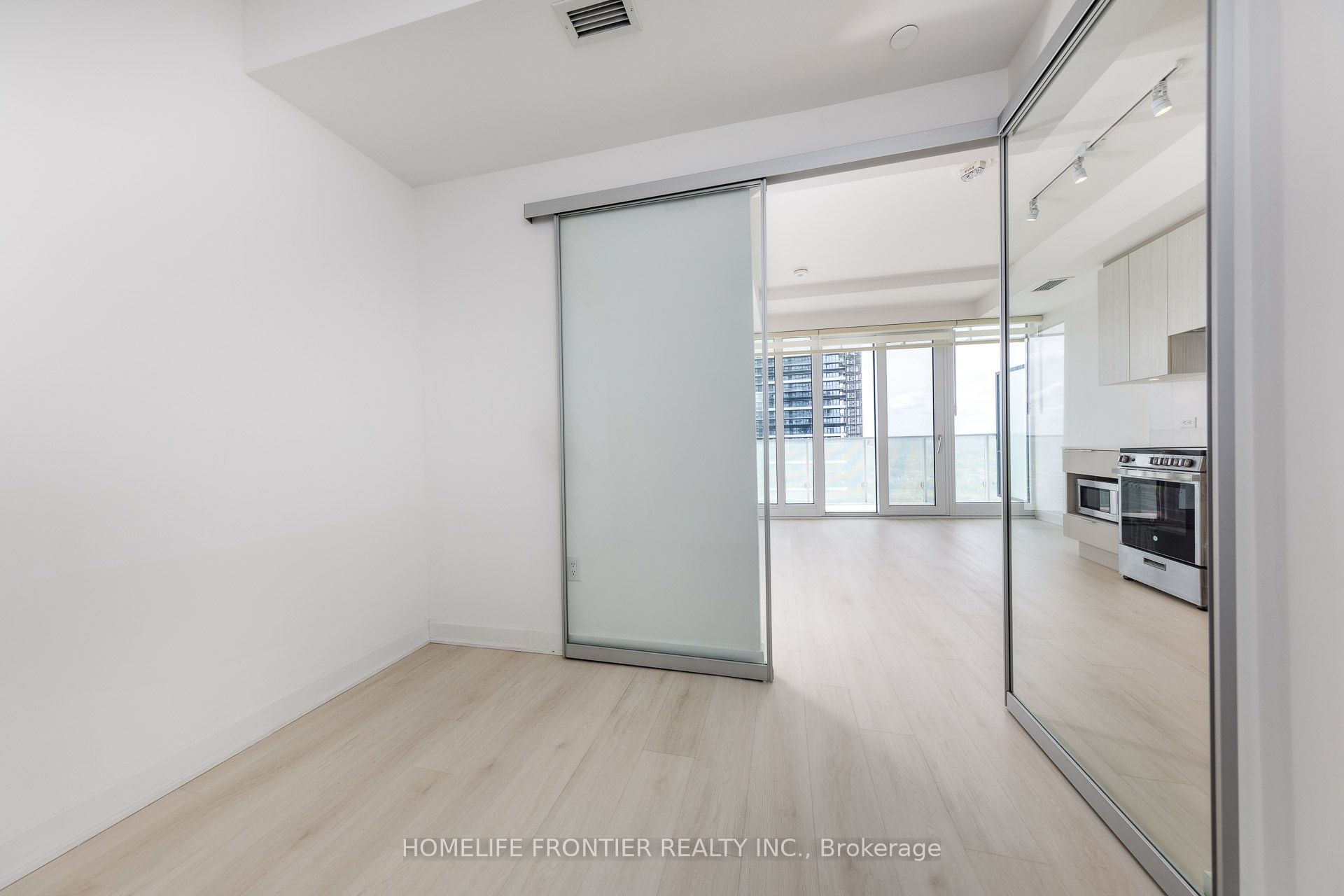 #2807 - 3900 Confederation Parkway Property Photo 7