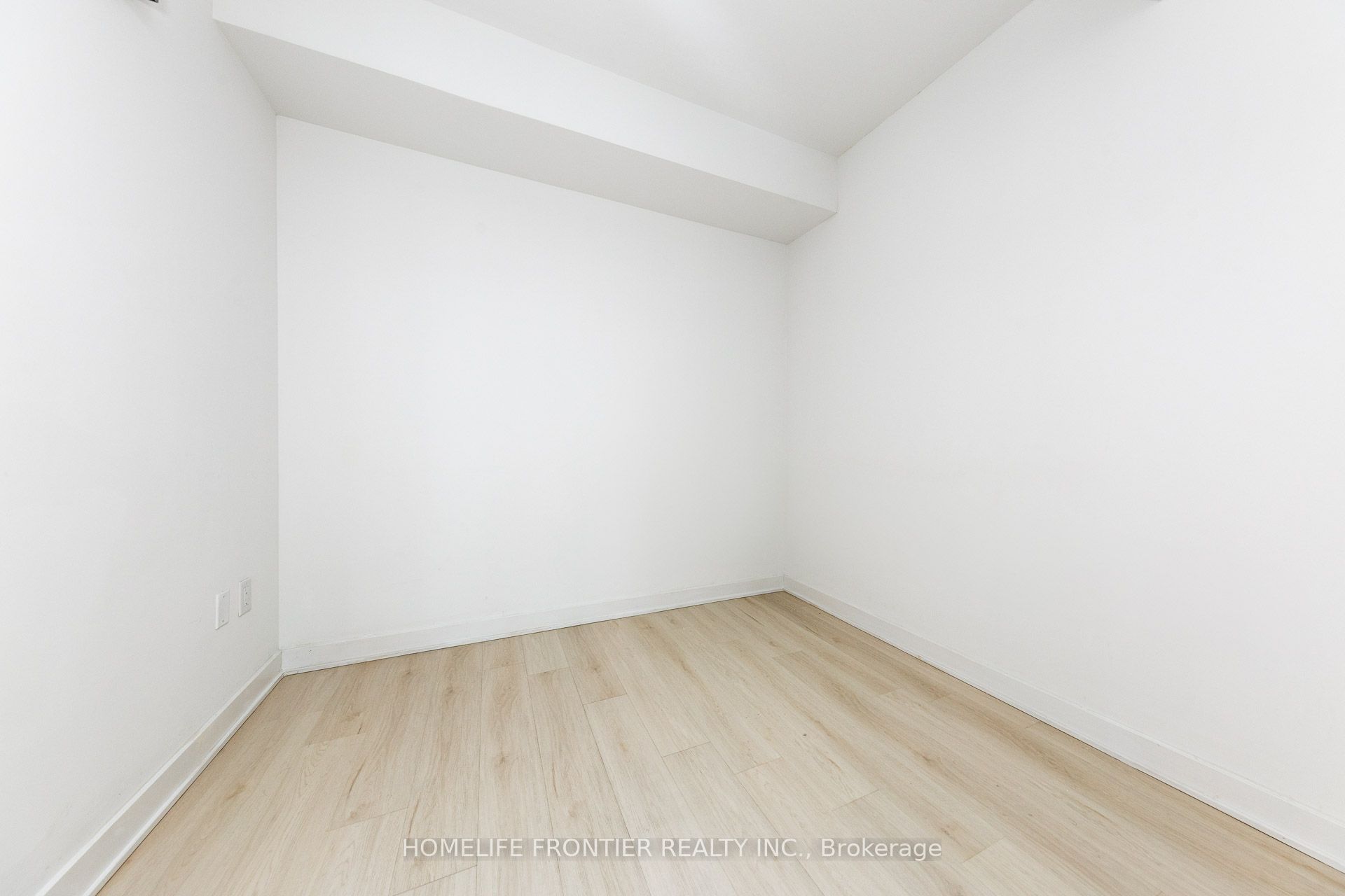 #2807 - 3900 Confederation Parkway Property Photo 8