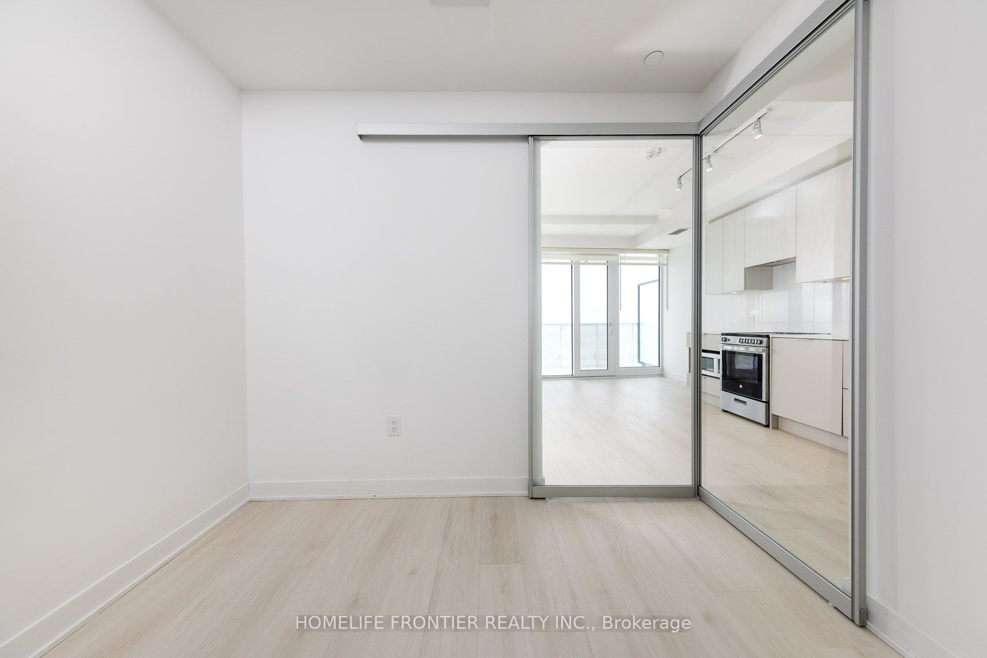 #2807 - 3900 Confederation Parkway Property Photo 9