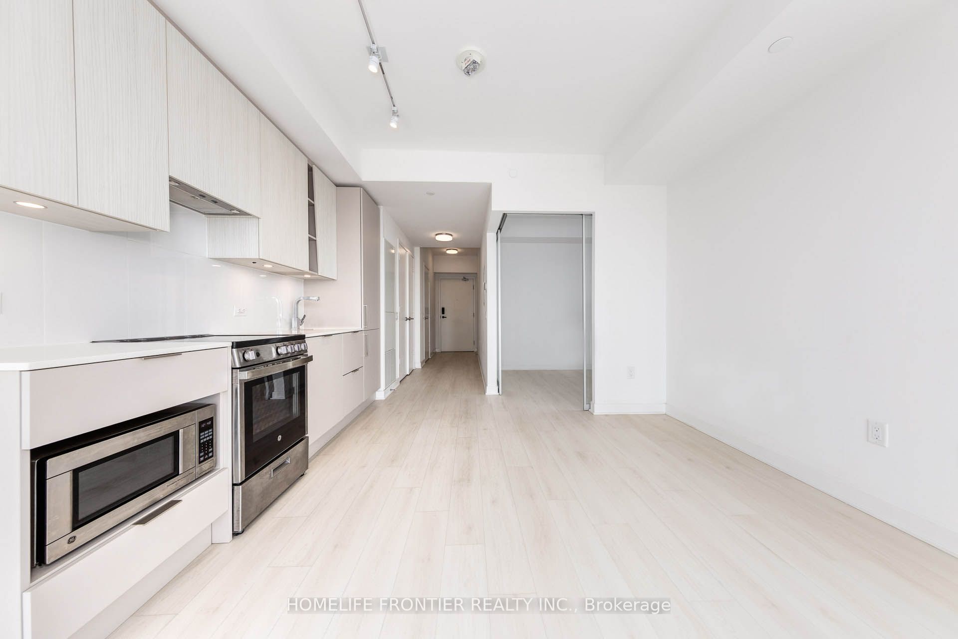 #2807 - 3900 Confederation Parkway Property Photo 10