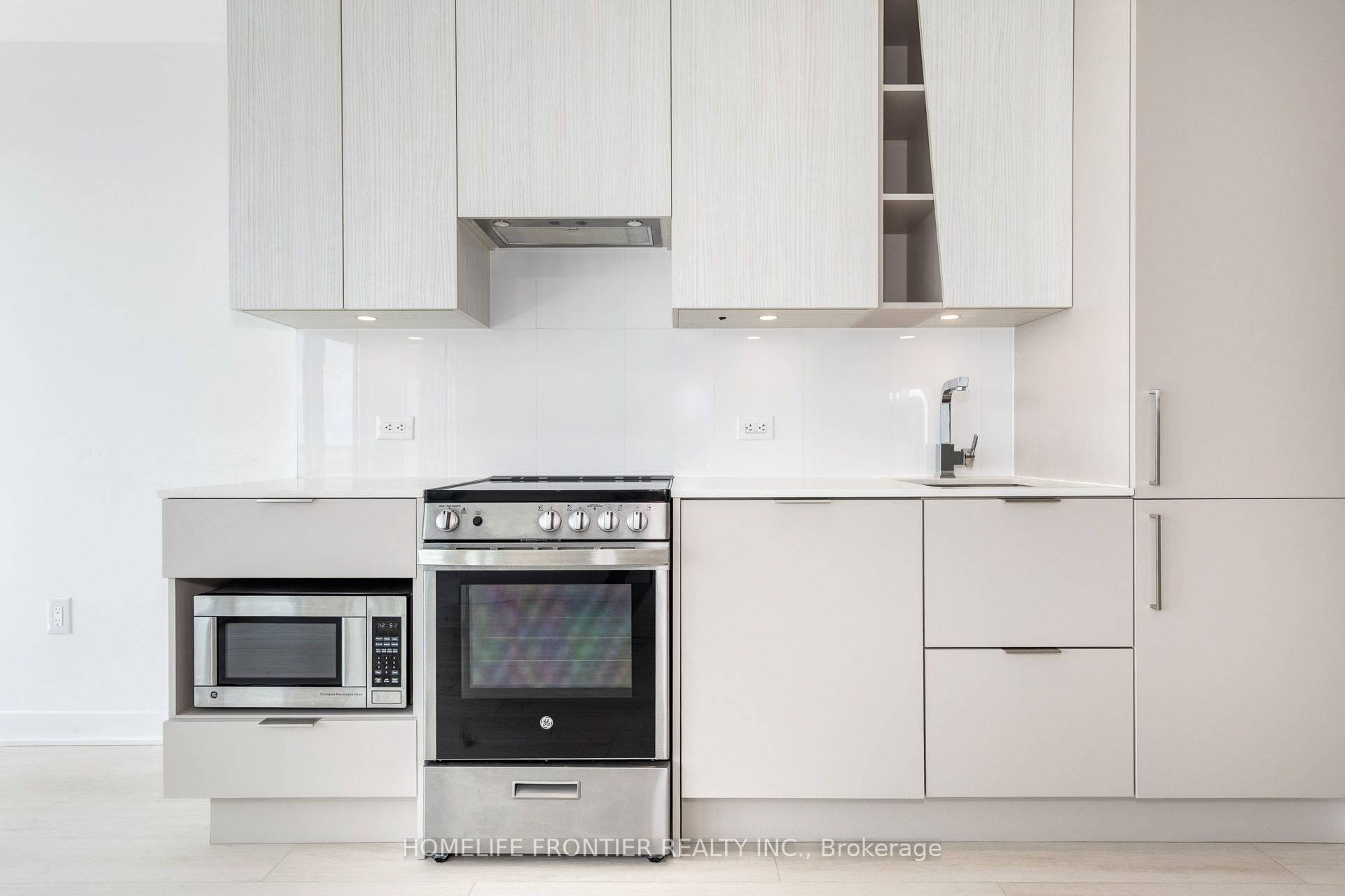 #2807 - 3900 Confederation Parkway Property Photo 12