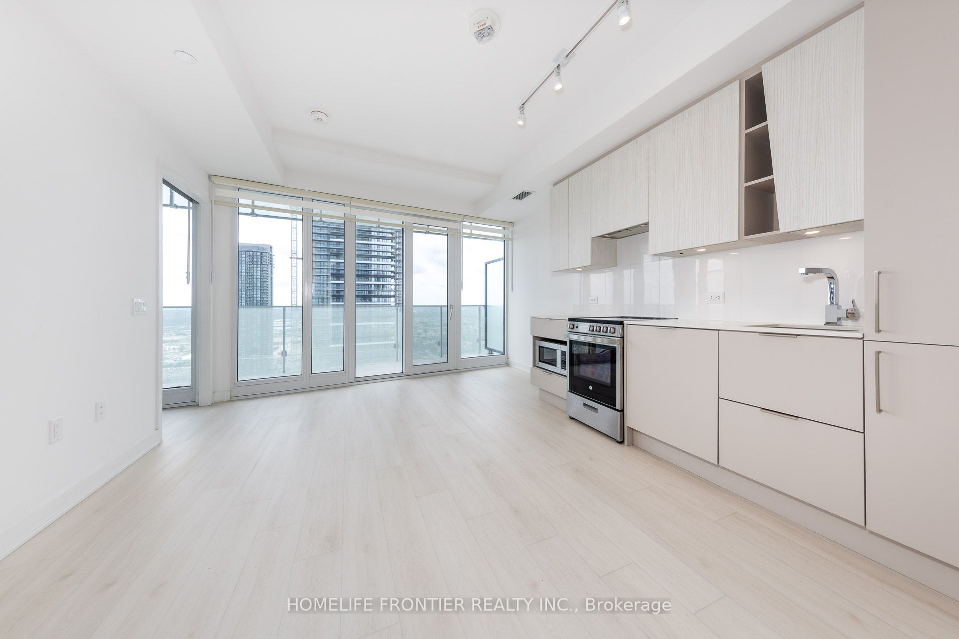 #2807 - 3900 Confederation Parkway Property Photo 14