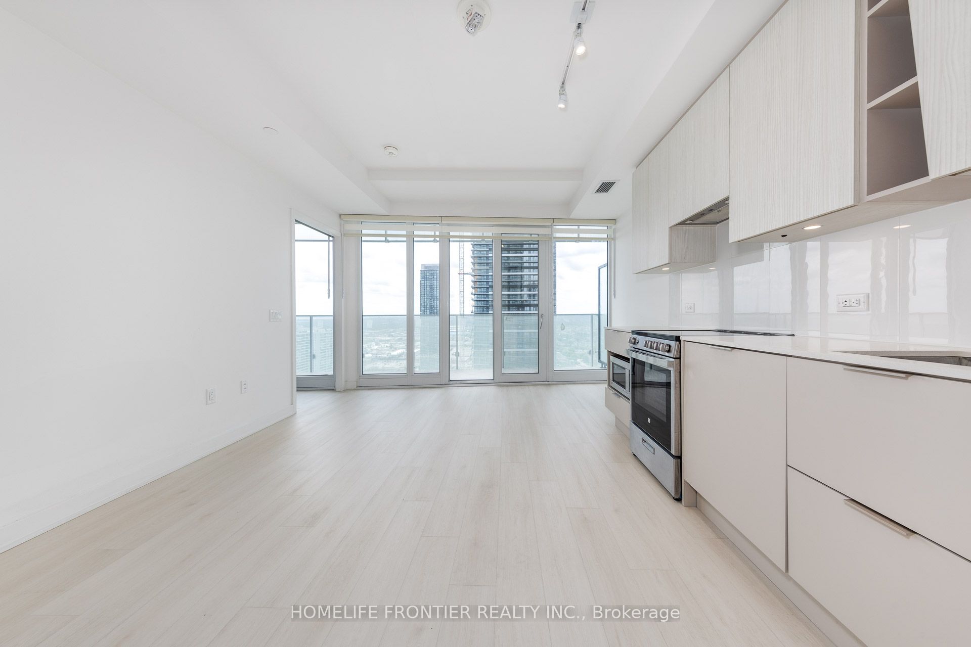 #2807 - 3900 Confederation Parkway Property Photo 15