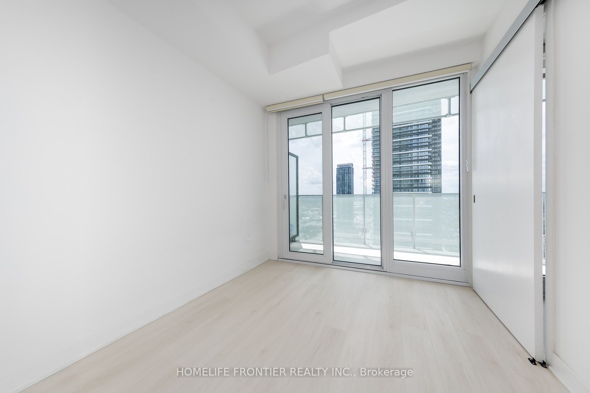 #2807 - 3900 Confederation Parkway Property Photo 18