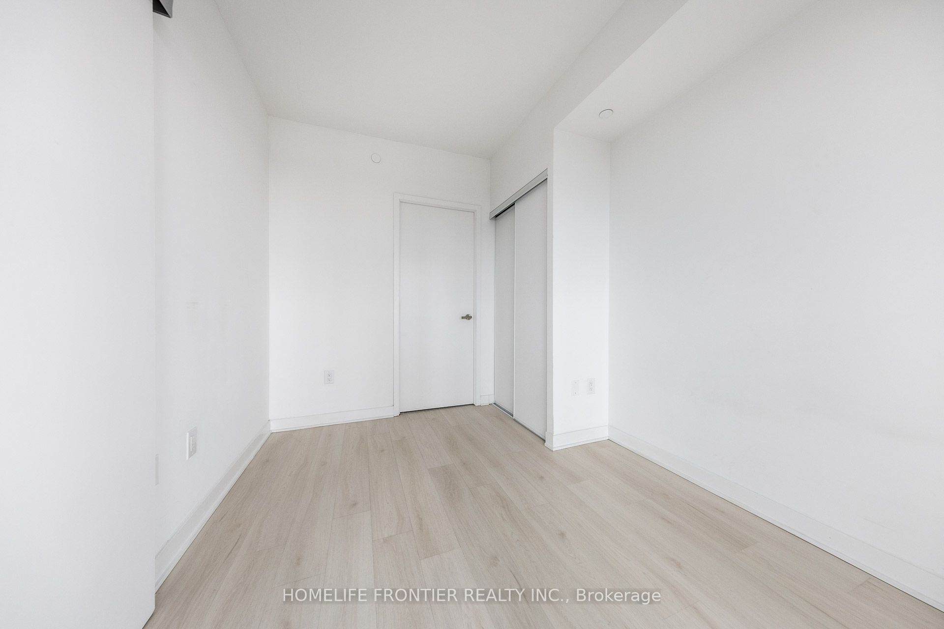 #2807 - 3900 Confederation Parkway Property Photo 19