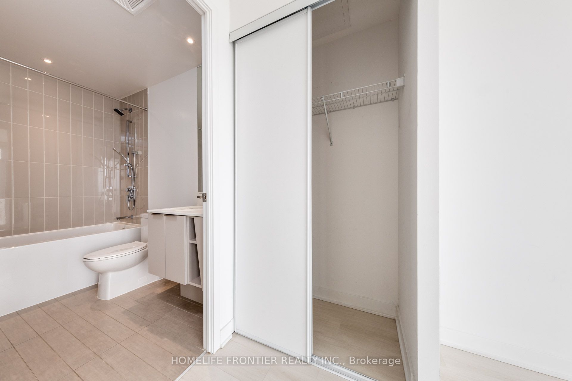 #2807 - 3900 Confederation Parkway Property Photo 20