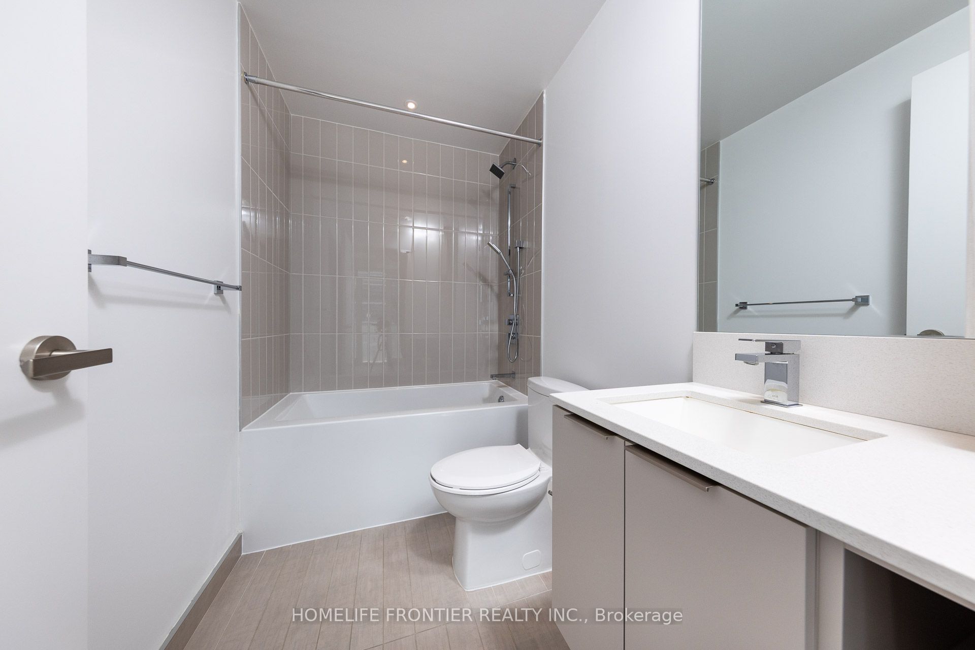 #2807 - 3900 Confederation Parkway Property Photo 21