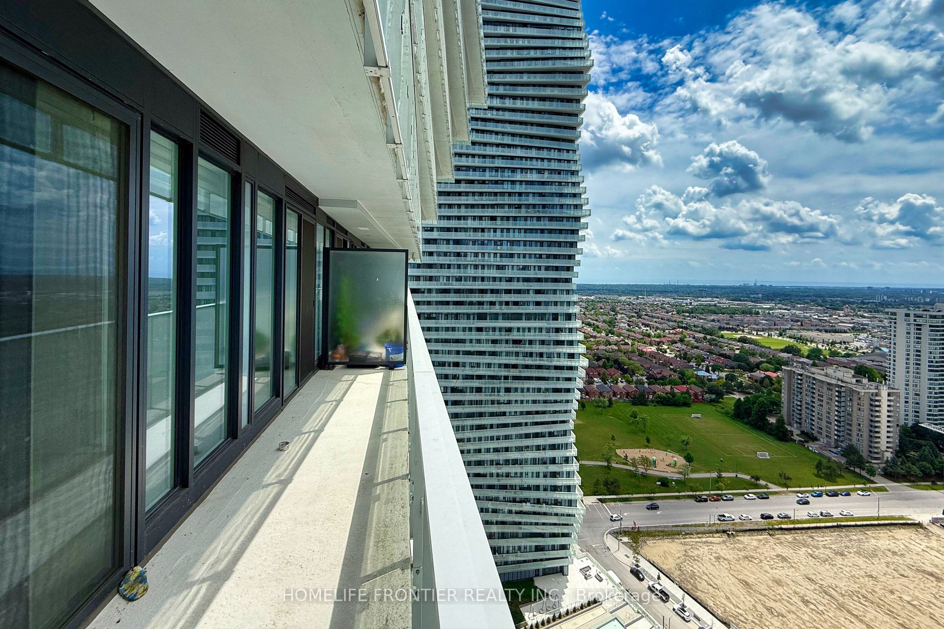 #2807 - 3900 Confederation Parkway Property Photo 23