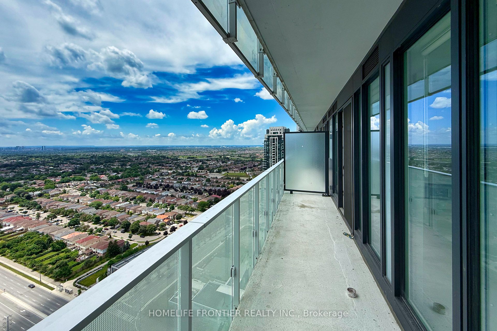 #2807 - 3900 Confederation Parkway Property Photo 24