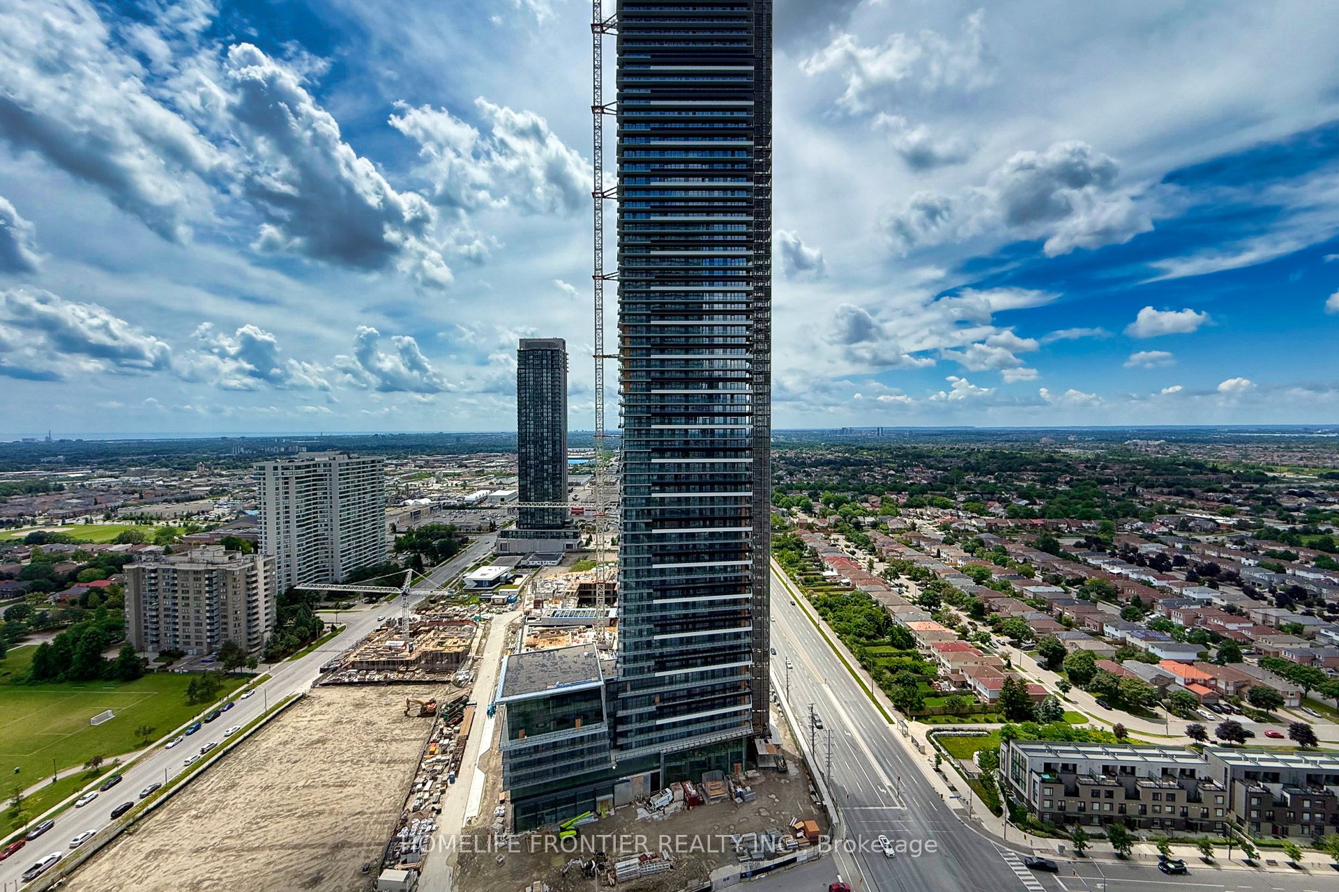 #2807 - 3900 Confederation Parkway Property Photo 26