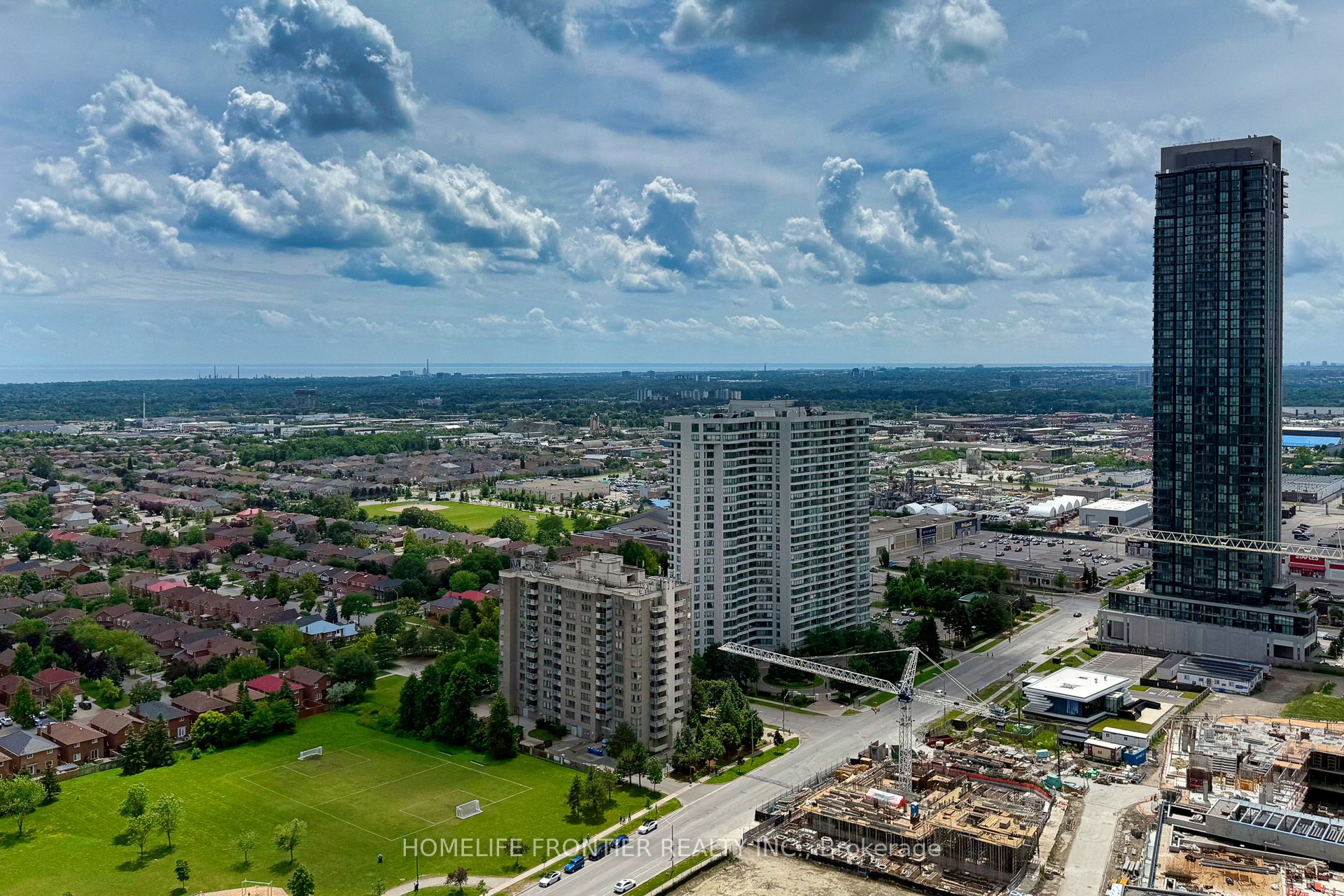 #2807 - 3900 Confederation Parkway Property Photo 27
