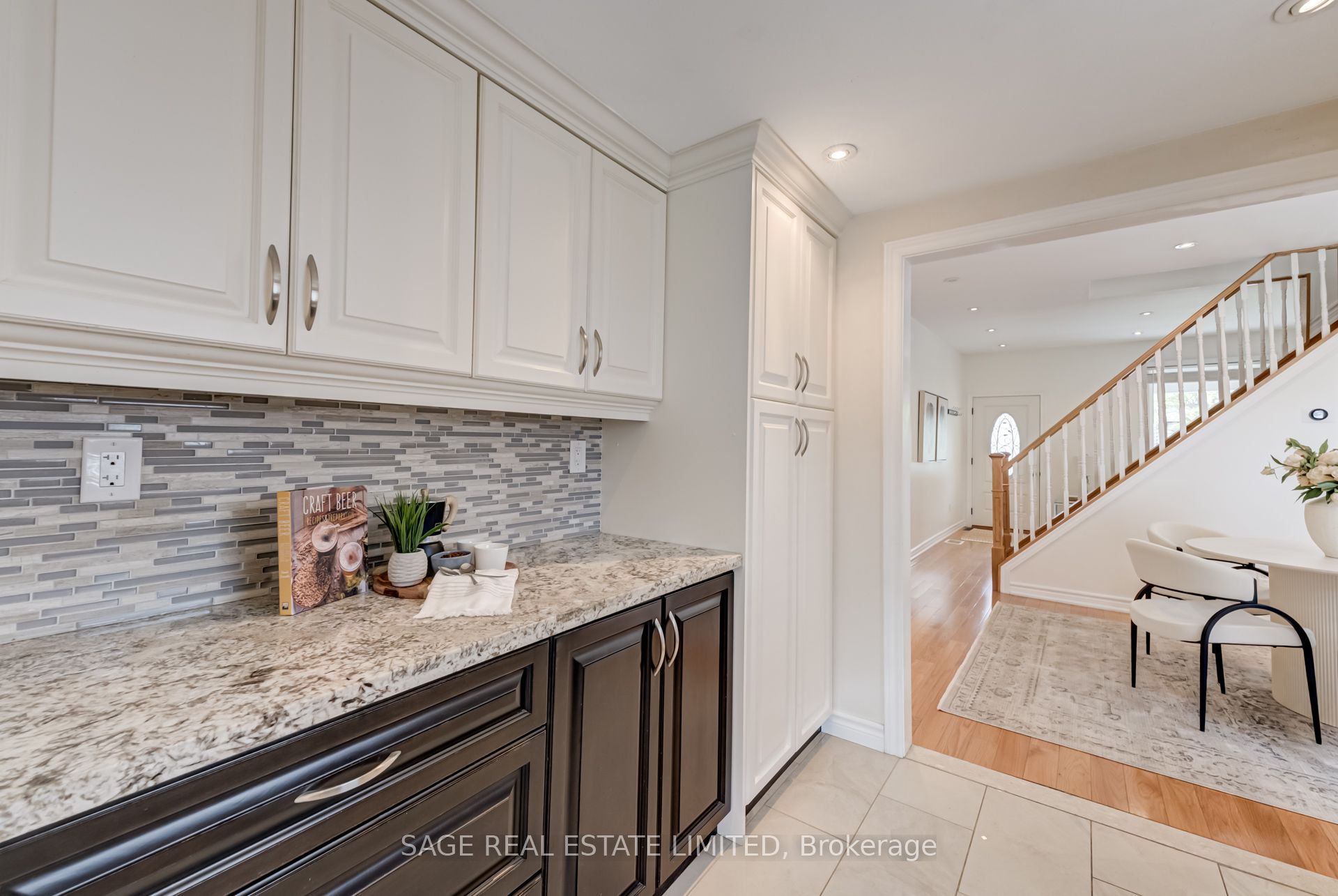 #upper - 17 Hugo Avenue Property Photo 11