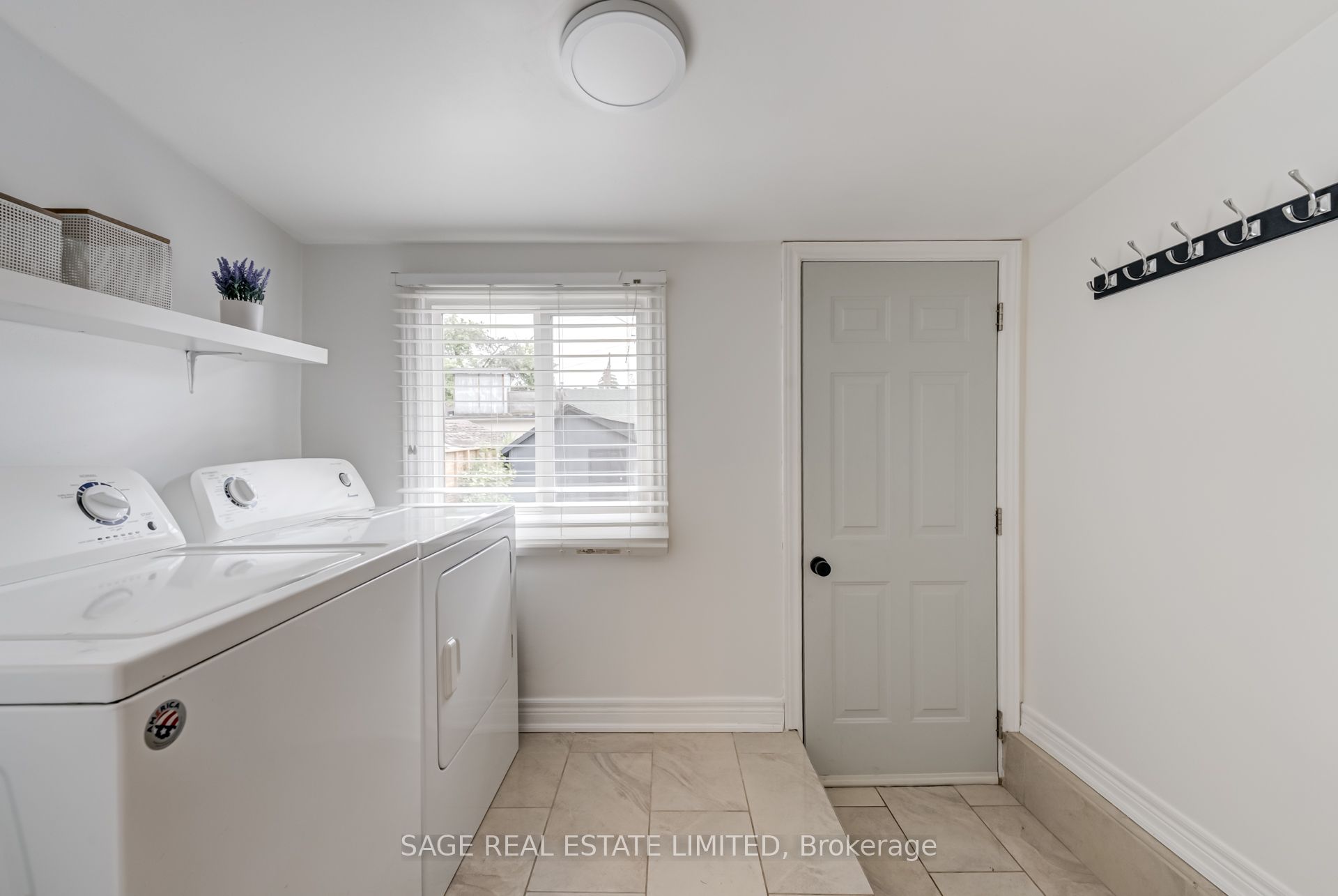 #upper - 17 Hugo Avenue Property Photo 15