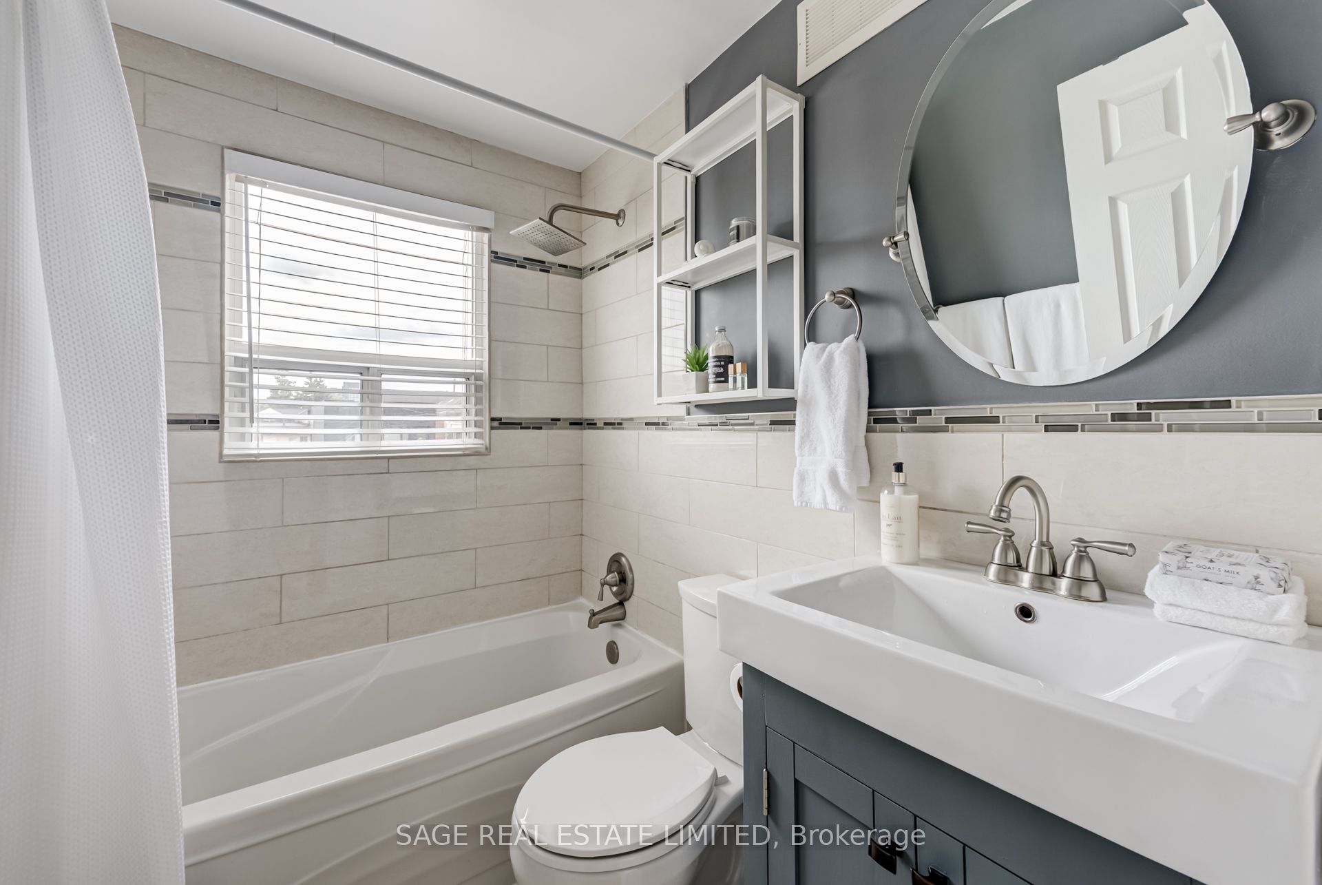 #upper - 17 Hugo Avenue Property Photo 20