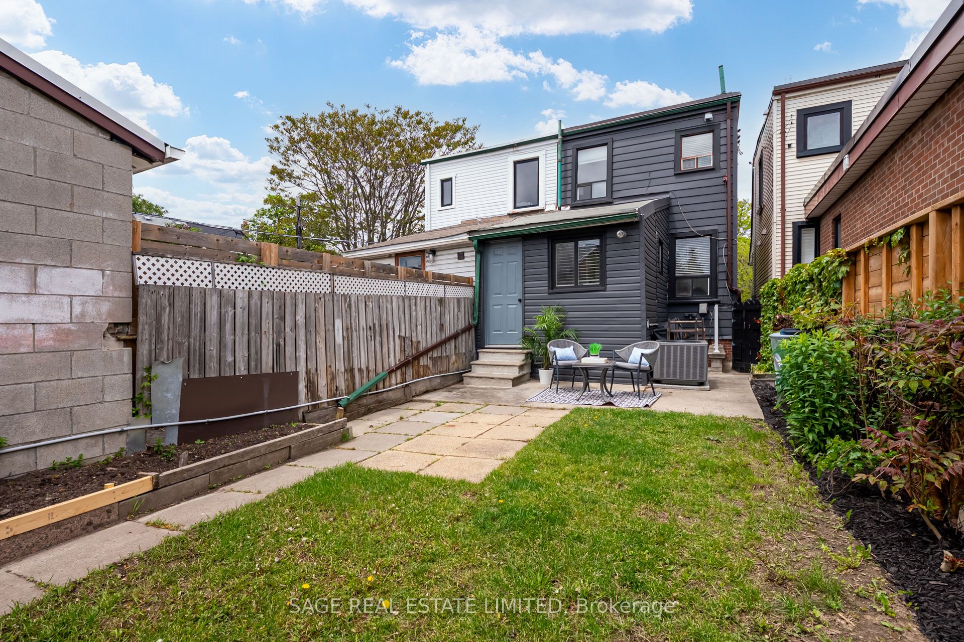 #upper - 17 Hugo Avenue Property Photo 21