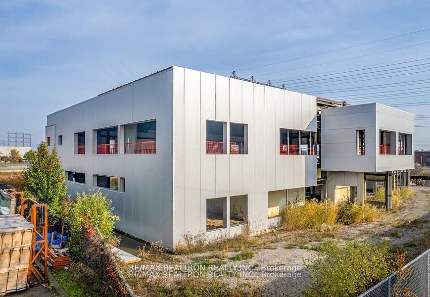 10 Vice Regent Boulevard Property Photo 1