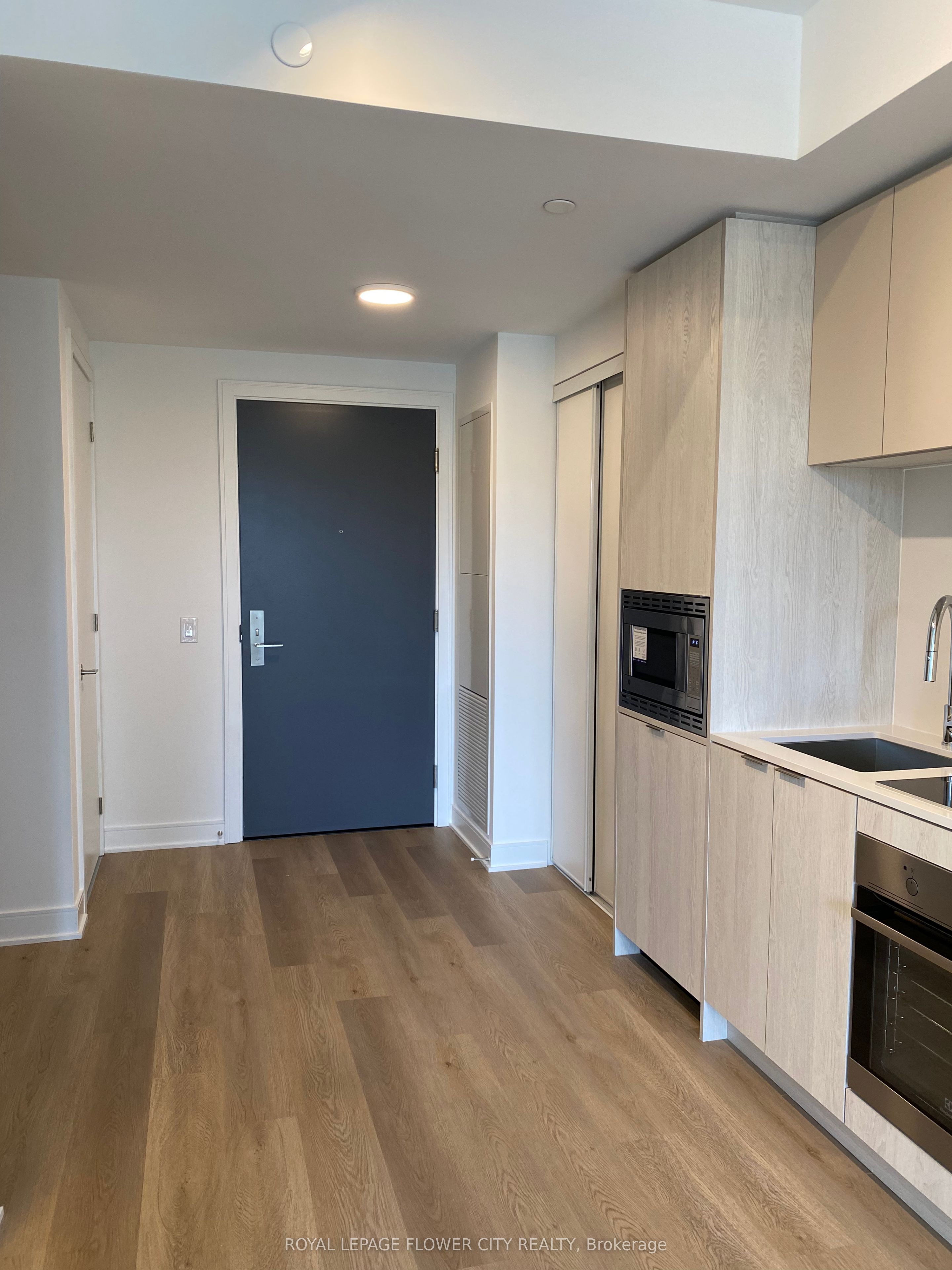 86 Dundas Street E 408 Property Photo 3