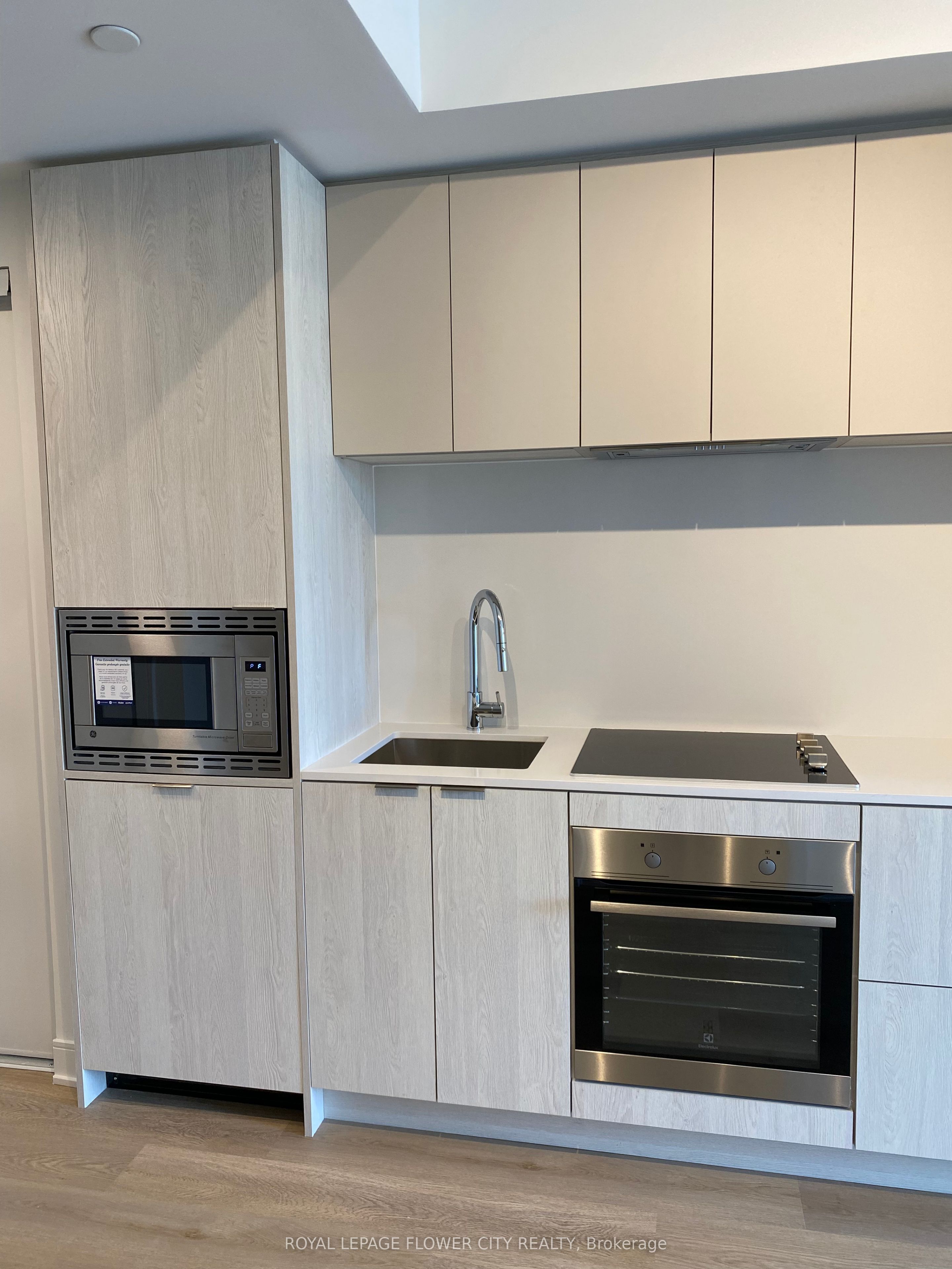 86 Dundas Street E 408 Property Photo 4