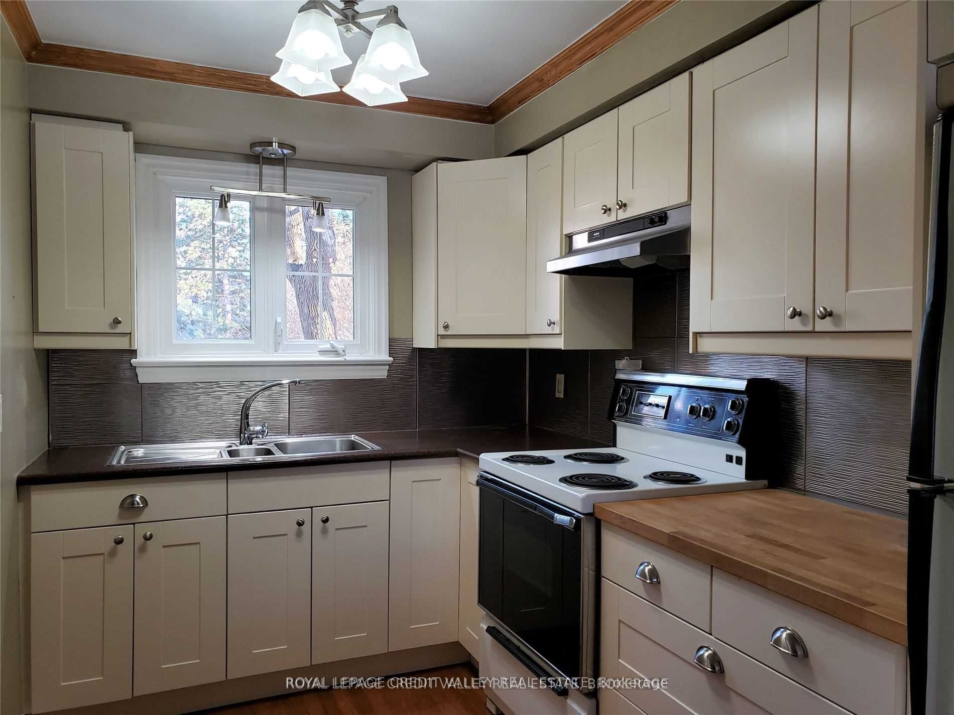 24 Sutter Avenue Property Photo 3