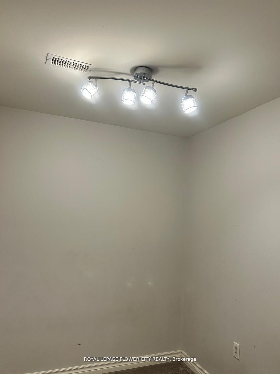 630 Sauve Street 404 Property Photo 14