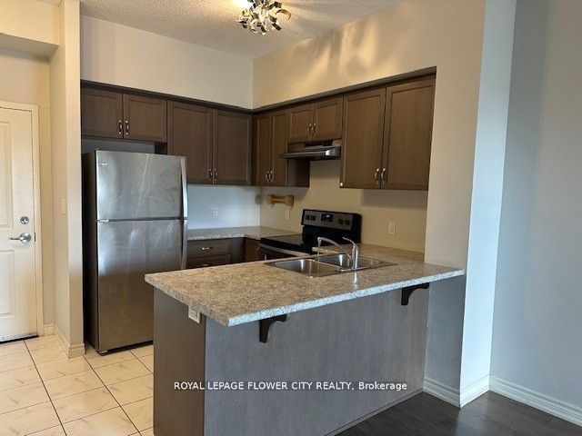630 Sauve Street 404 Property Photo 25