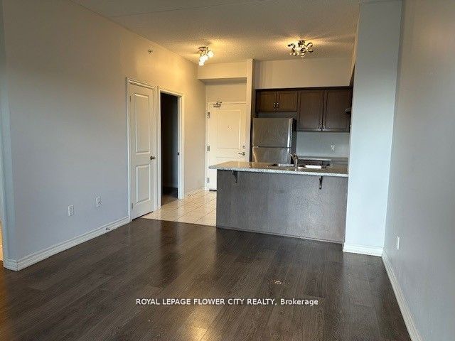 630 Sauve Street 404 Property Photo 32
