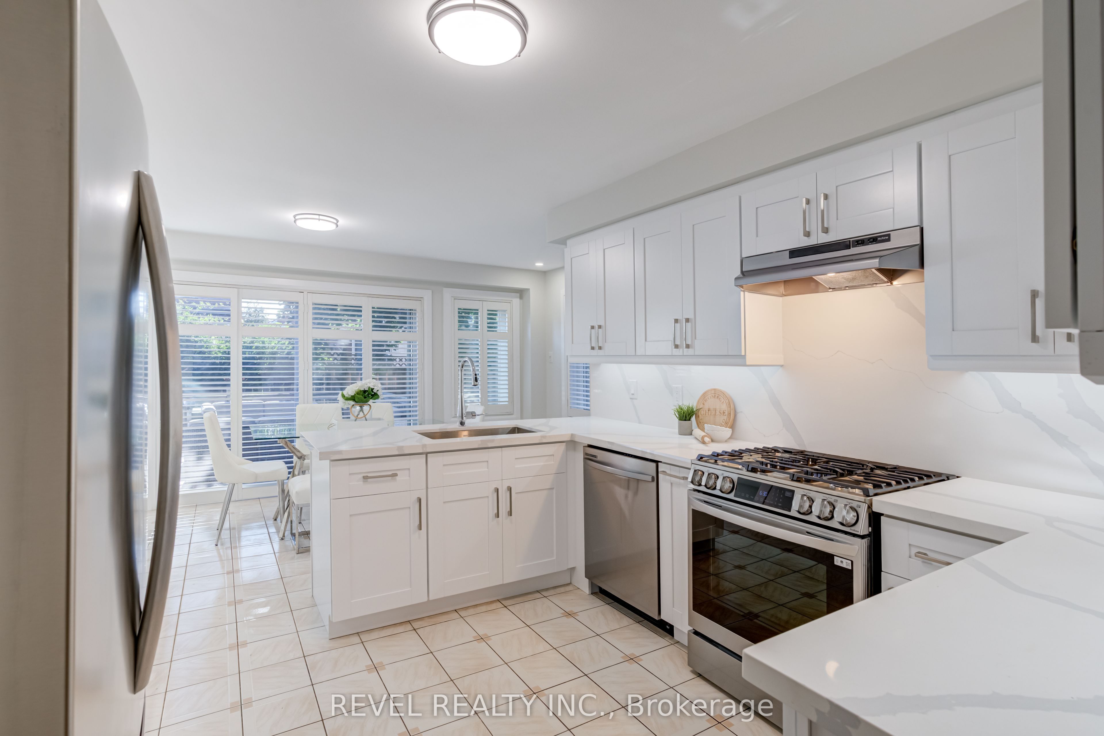 6 Lone Oak Avenue Property Photo 14