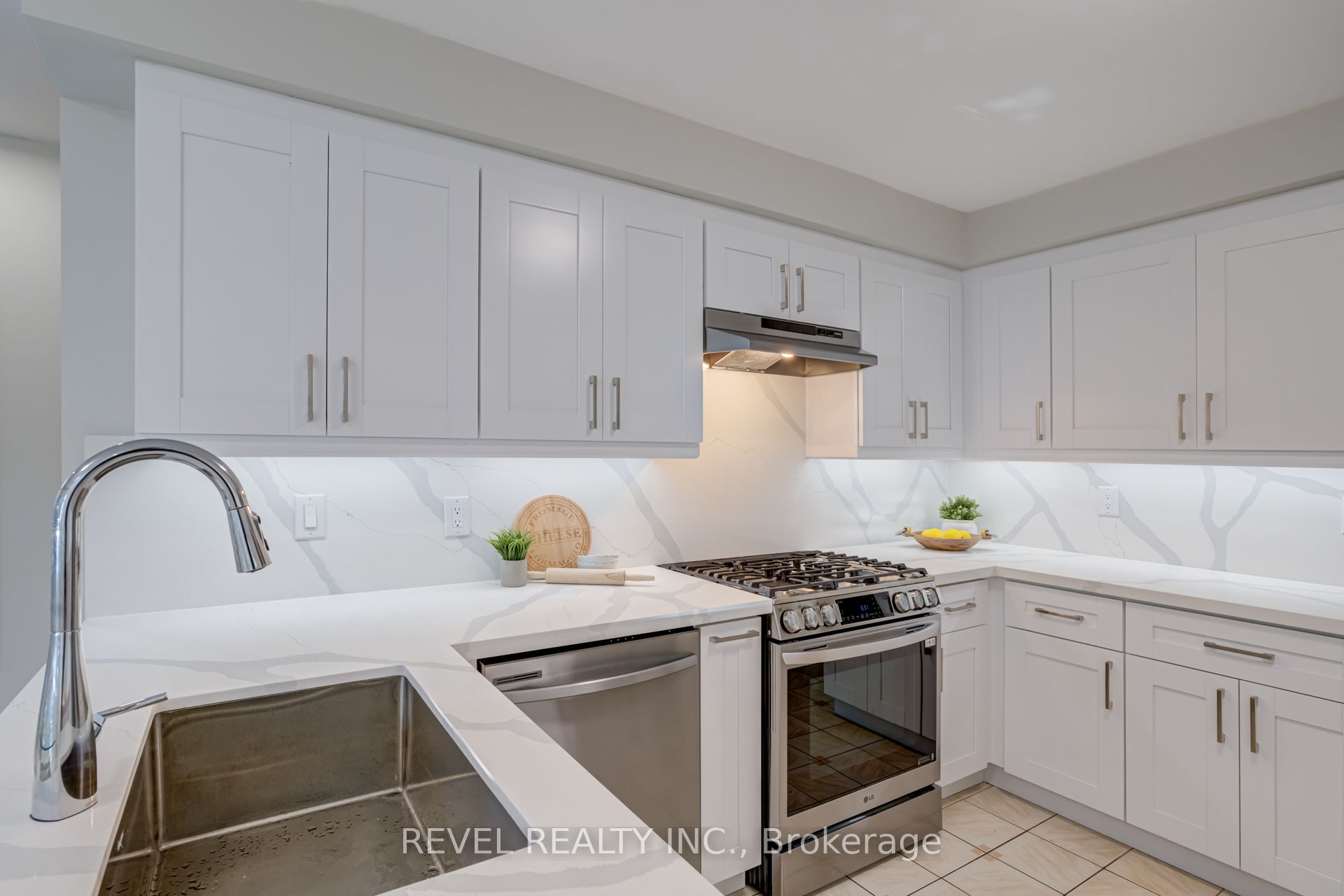 6 Lone Oak Avenue Property Photo 17