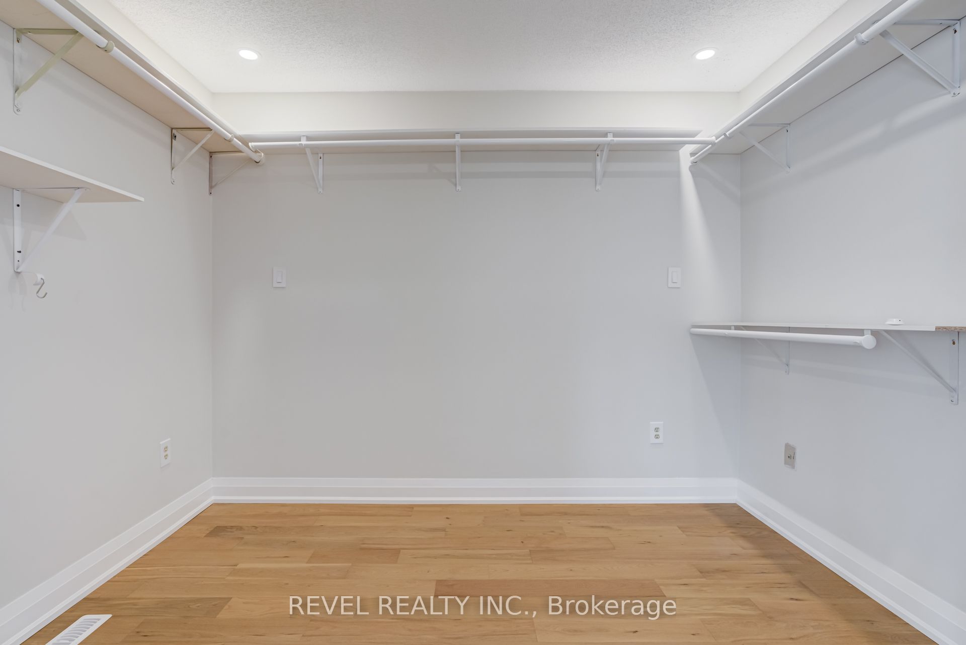 6 Lone Oak Avenue Property Photo 27