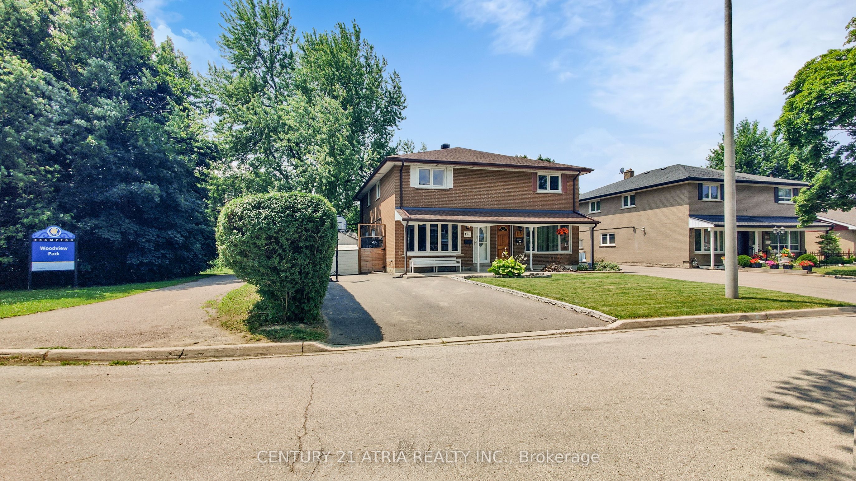 120 Corby Crescent Property Photo 1